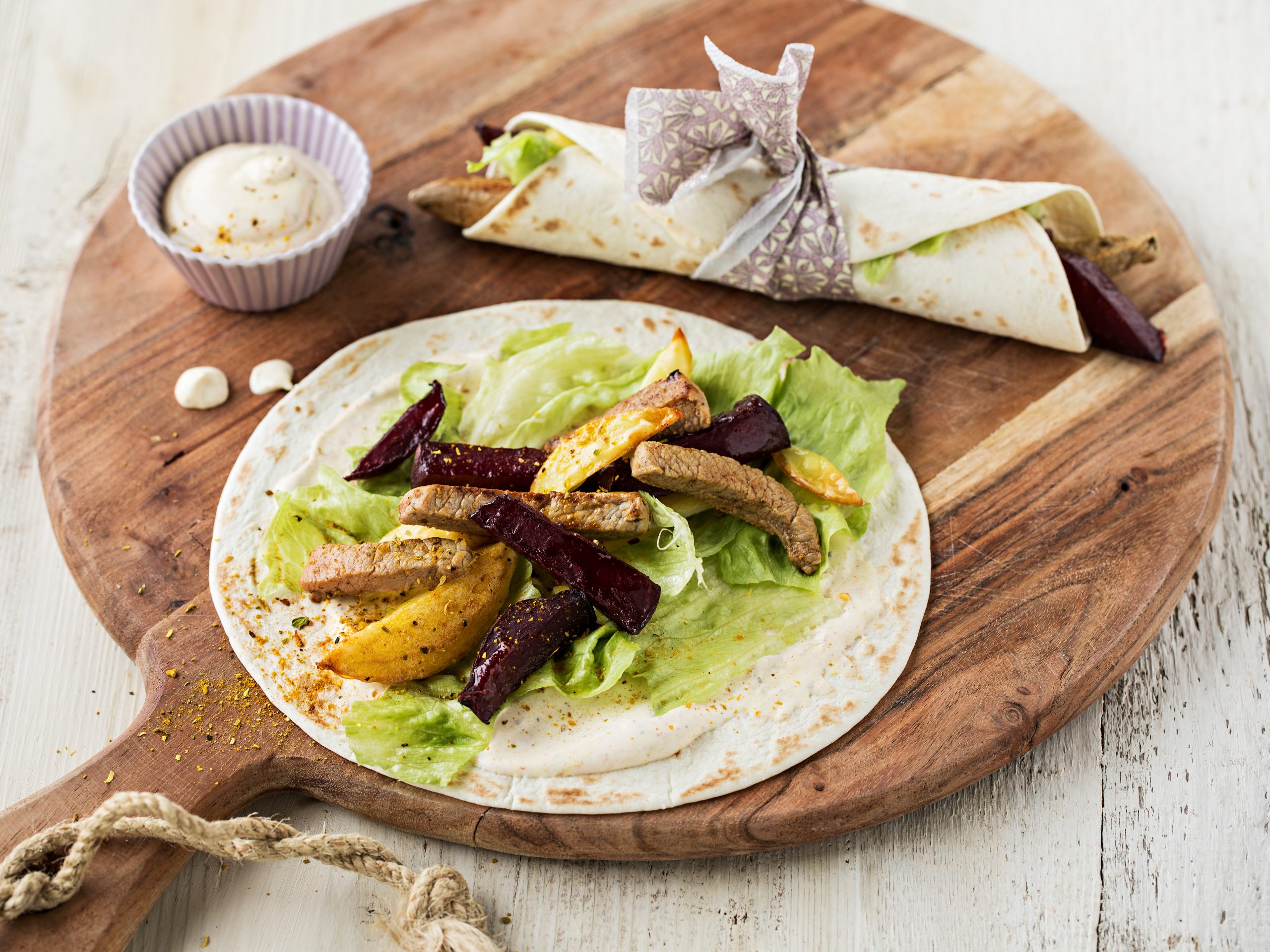 Fajitas mit Fleisch, Randen und Kartoffeln