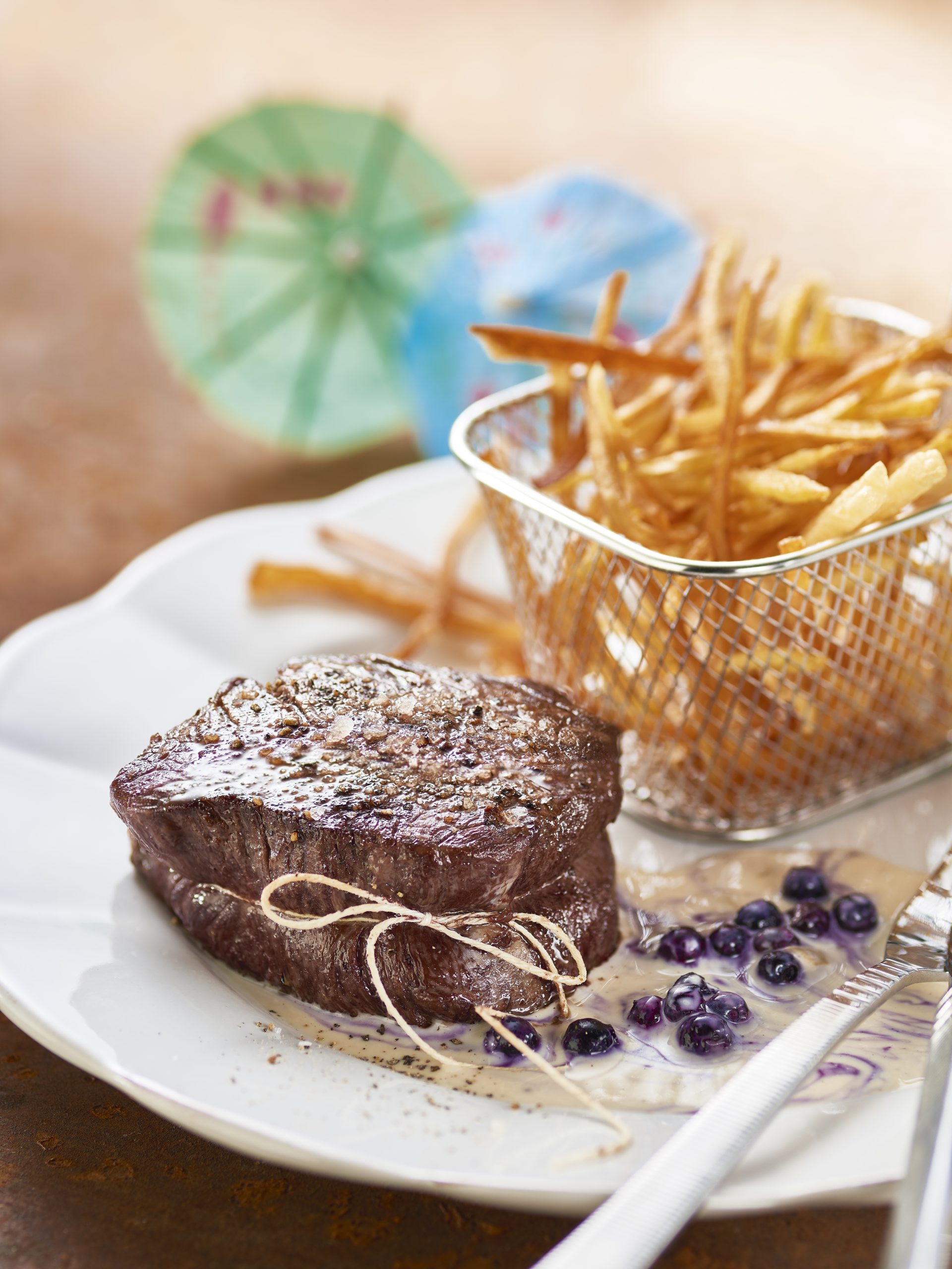 Filet mit Baileys-Heidelbeer-Sauce und Pommes Alumettes