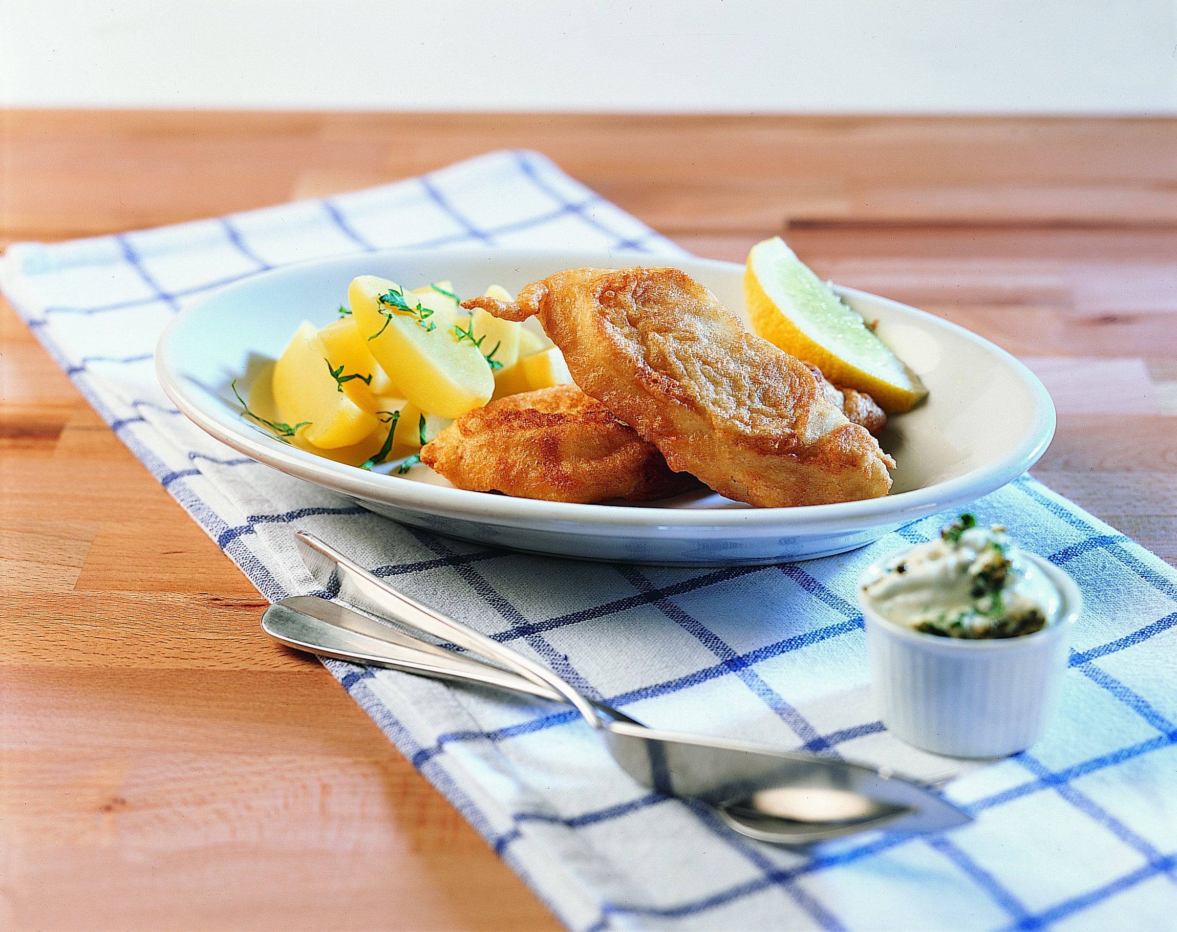 Poisson en croûte à la bière, sauce au poivre vert