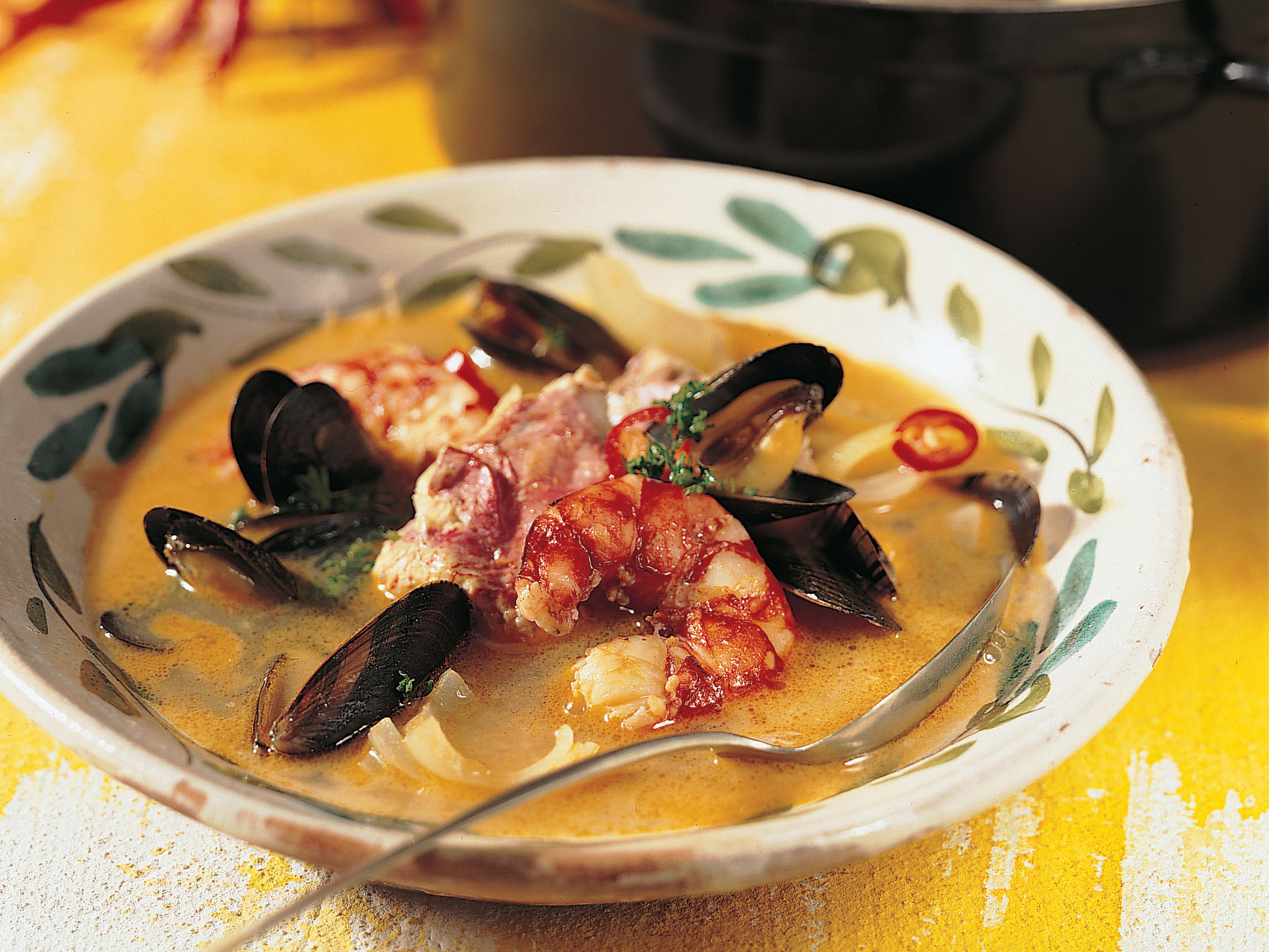 Fisch-Meerfrüchte-Eintopf (Caldeira de pescados y mariscos)