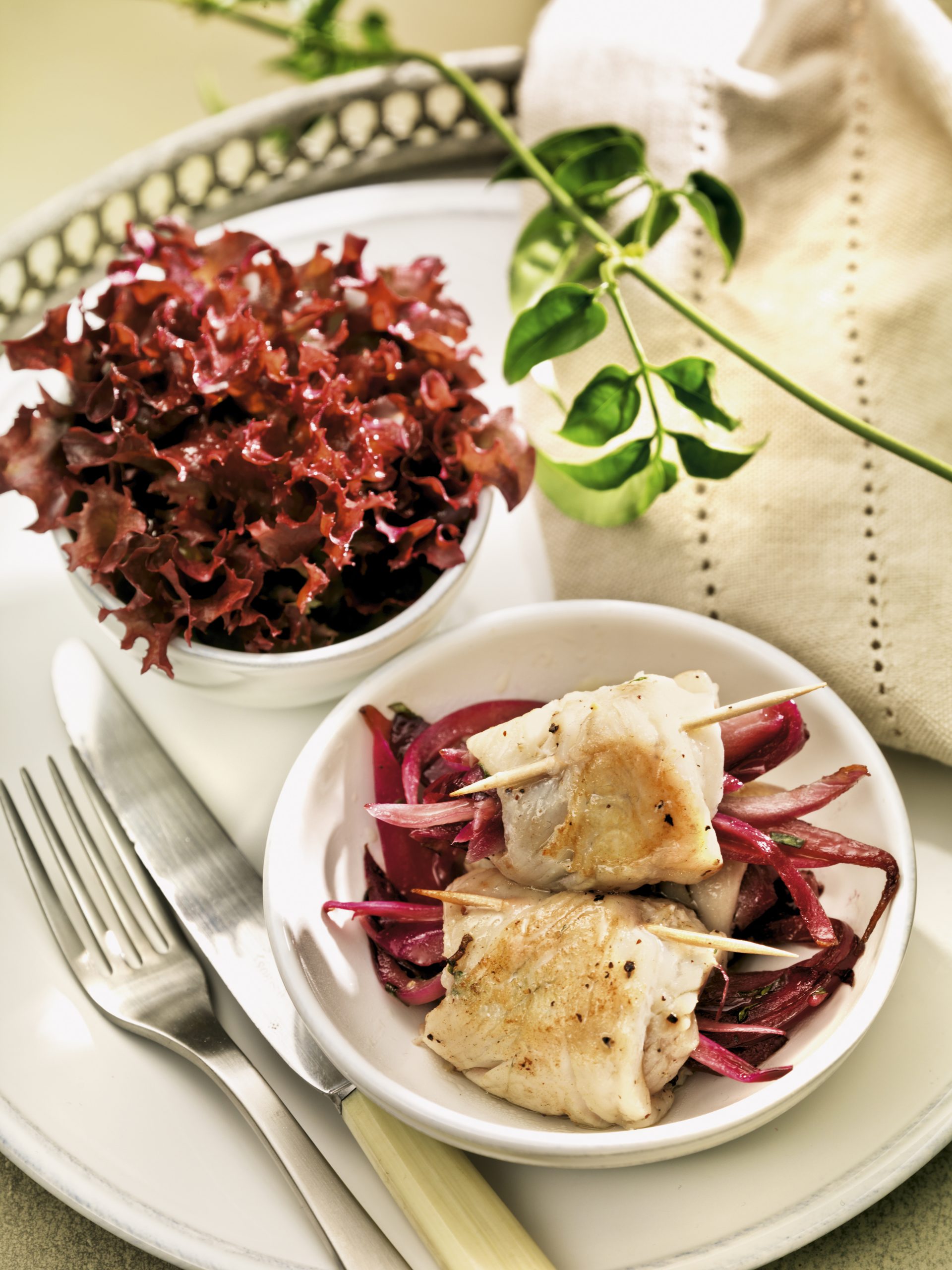 Roulades de poisson sur lollo rosso