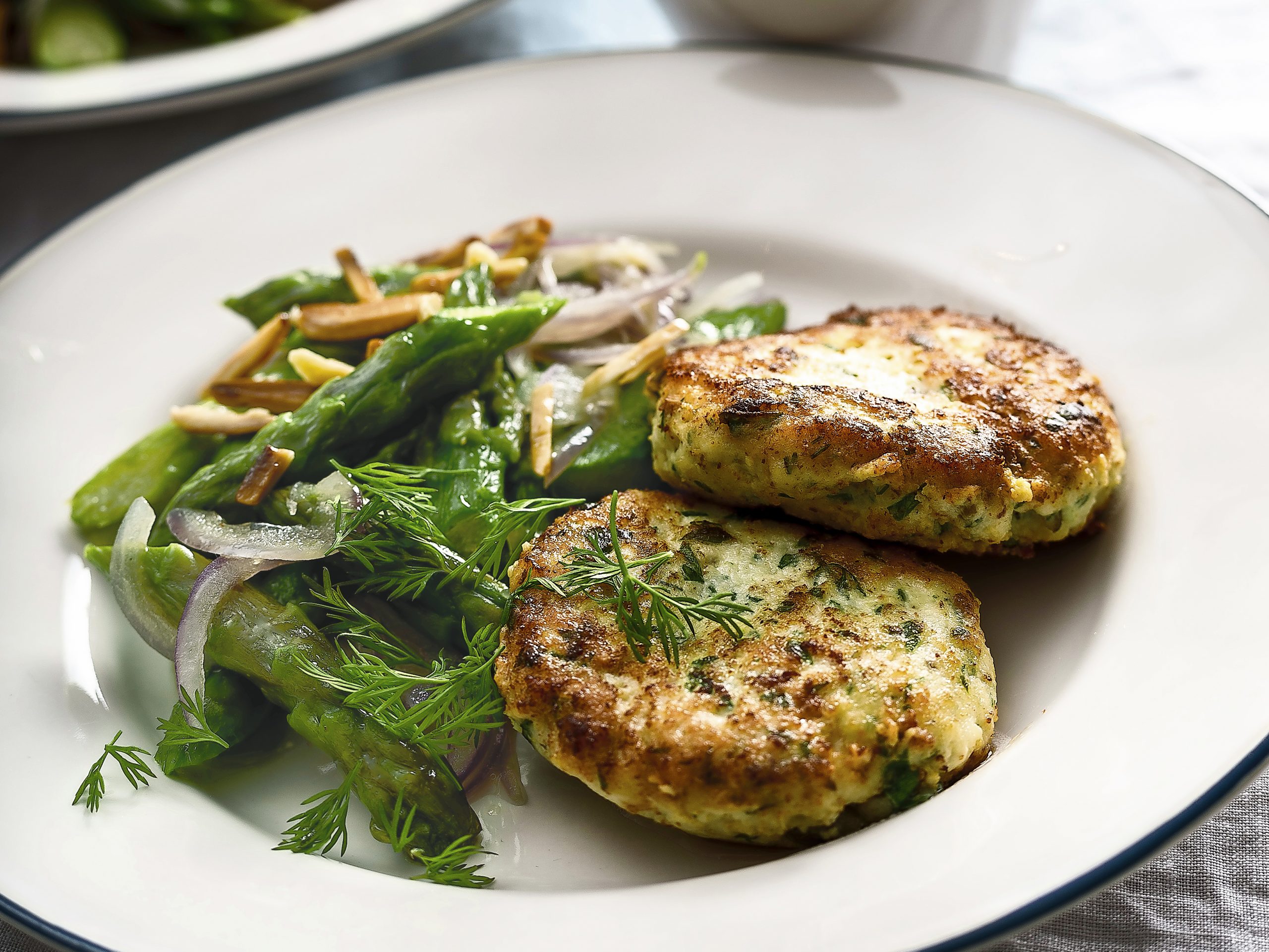 Galettes de poisson et asperges