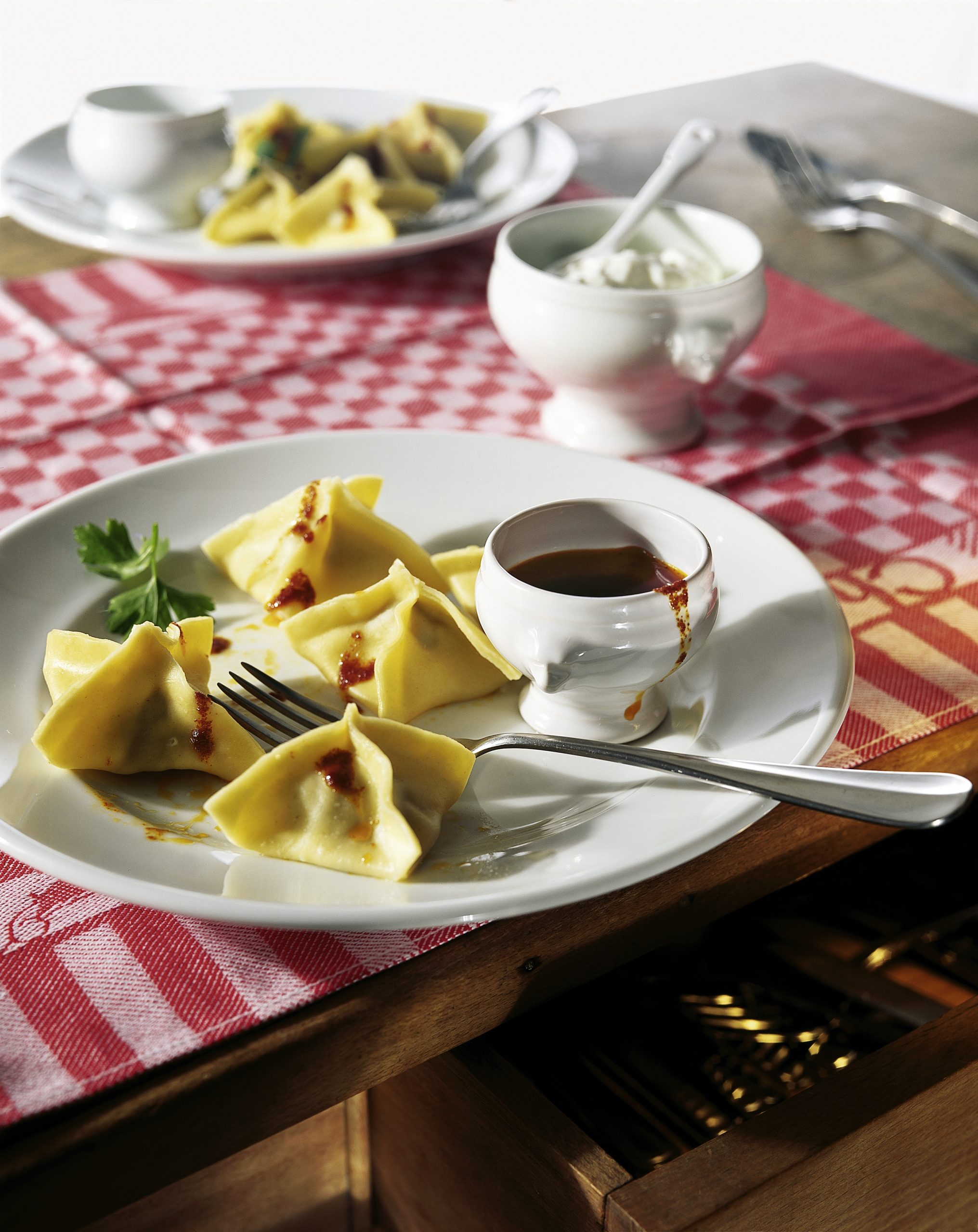 Fleischbeutelchen mit Paprikabutter