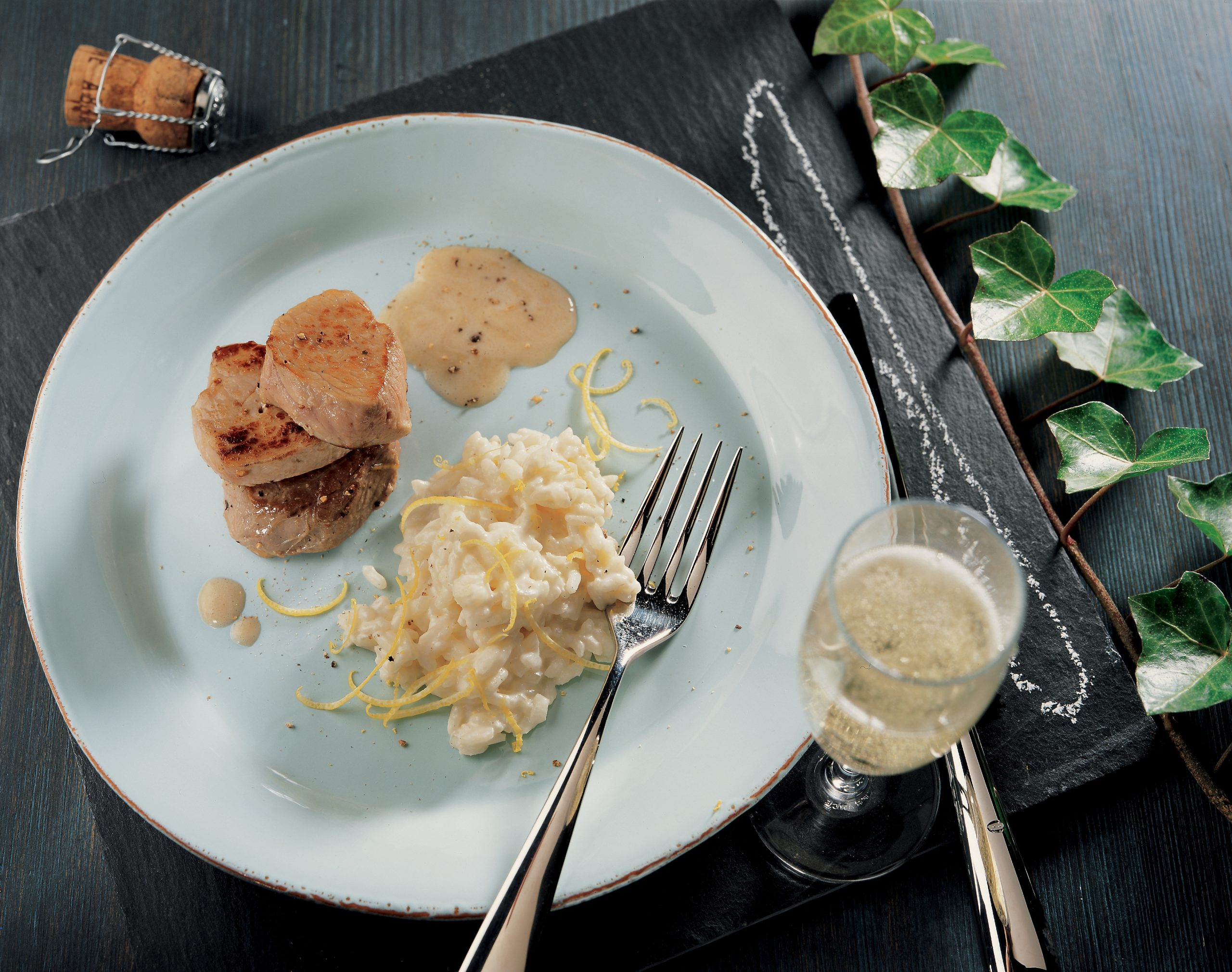Fleischtürmchen mit Schaumwein-Sauce
