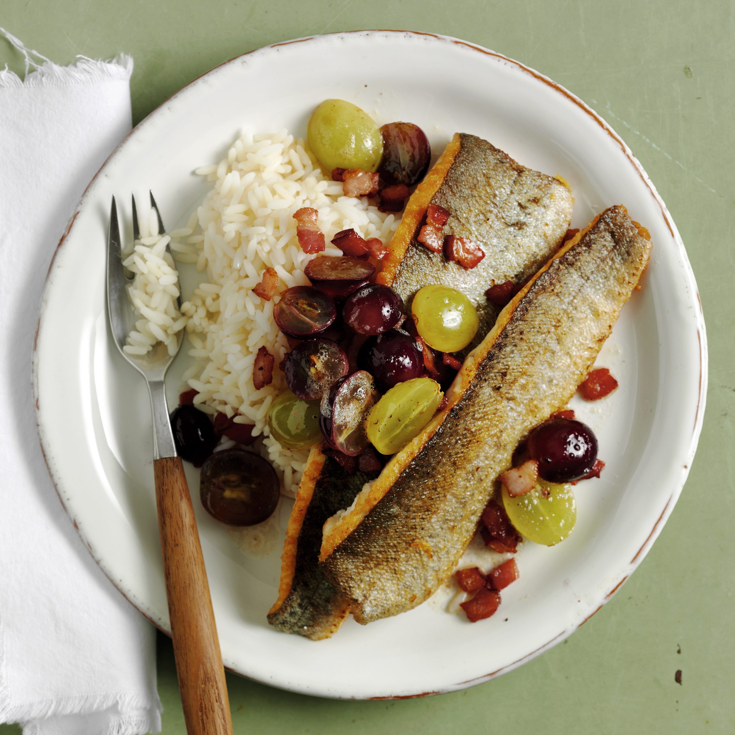 Forellen mit Speck-Trauben