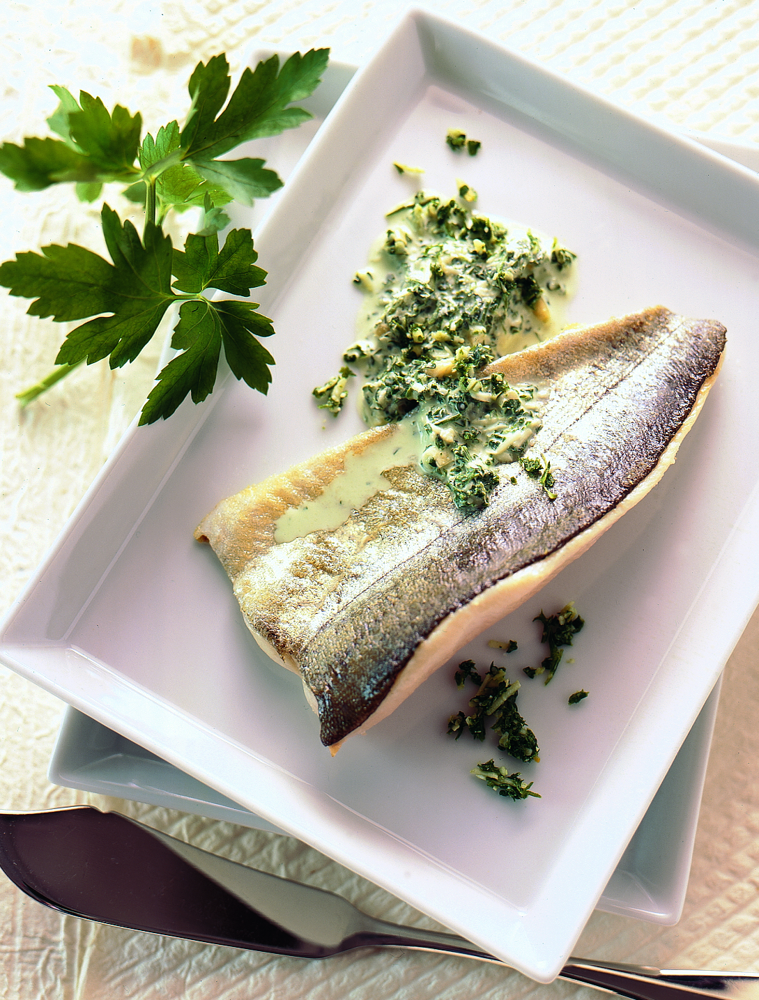 Forellenfilets an Petersilienpesto