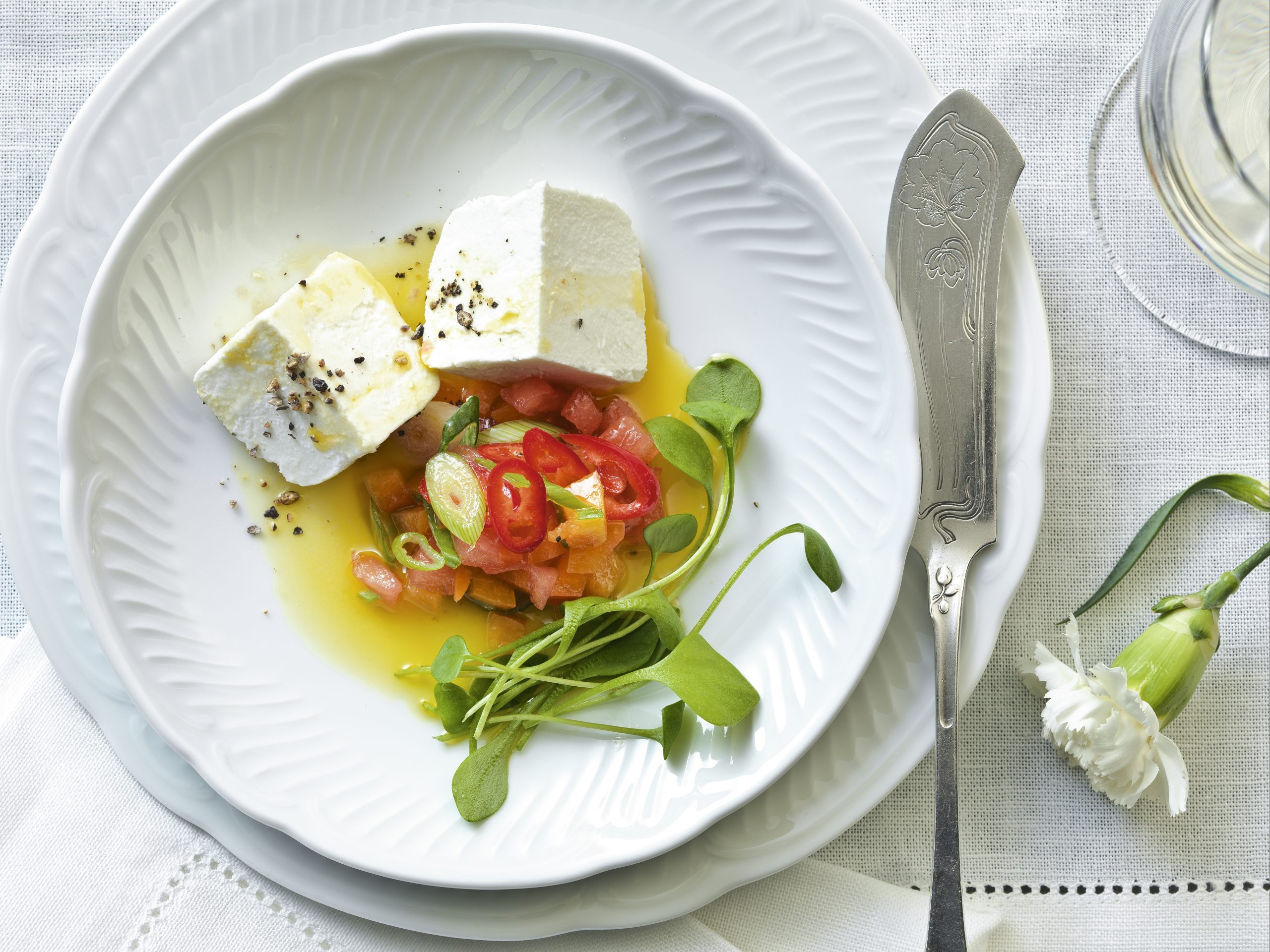 Formaggini mit Tomaten-Aprikosen-Vinaigrette