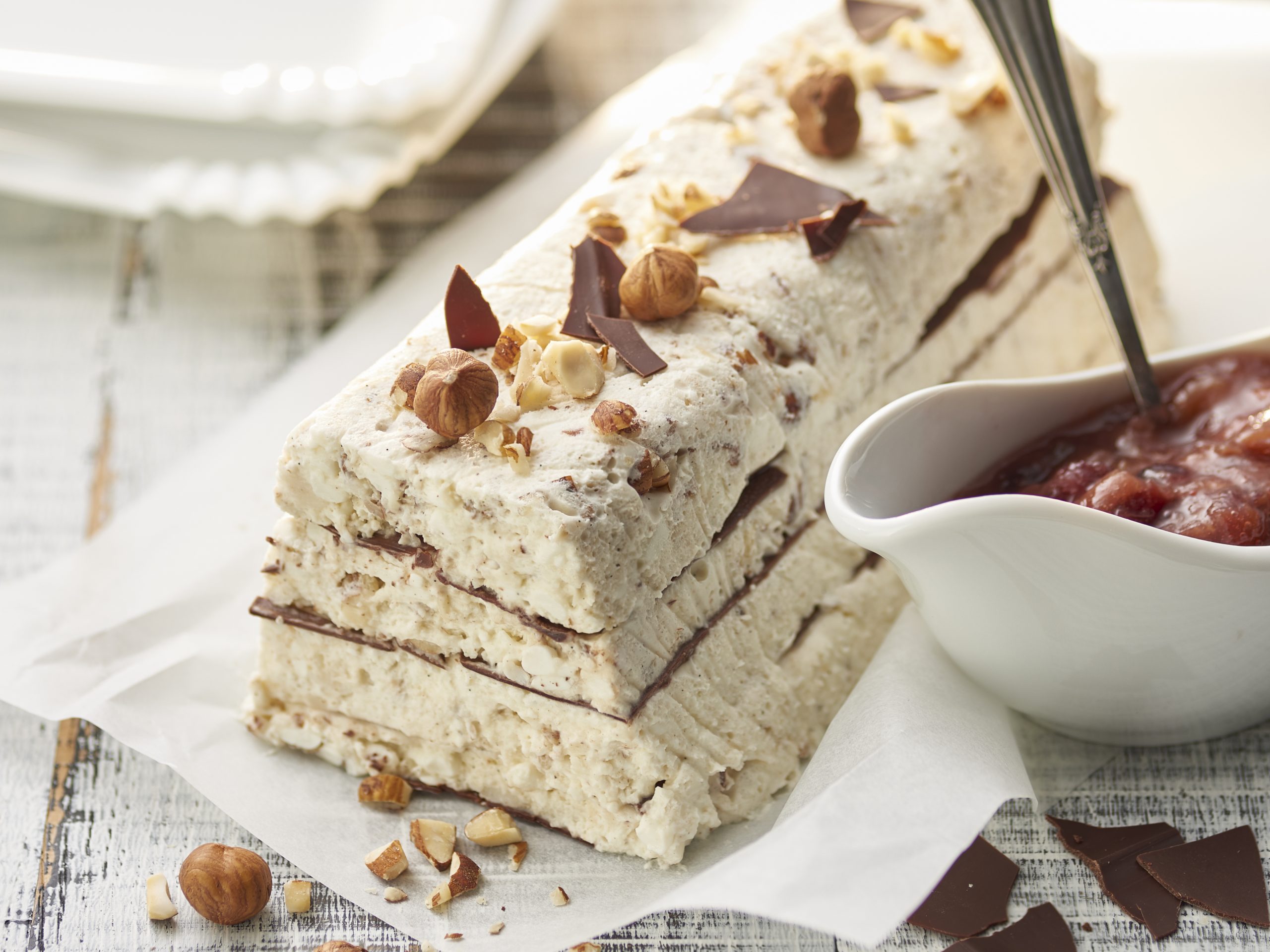 No-Bake-Cheesecake mit Rhabarbersauce