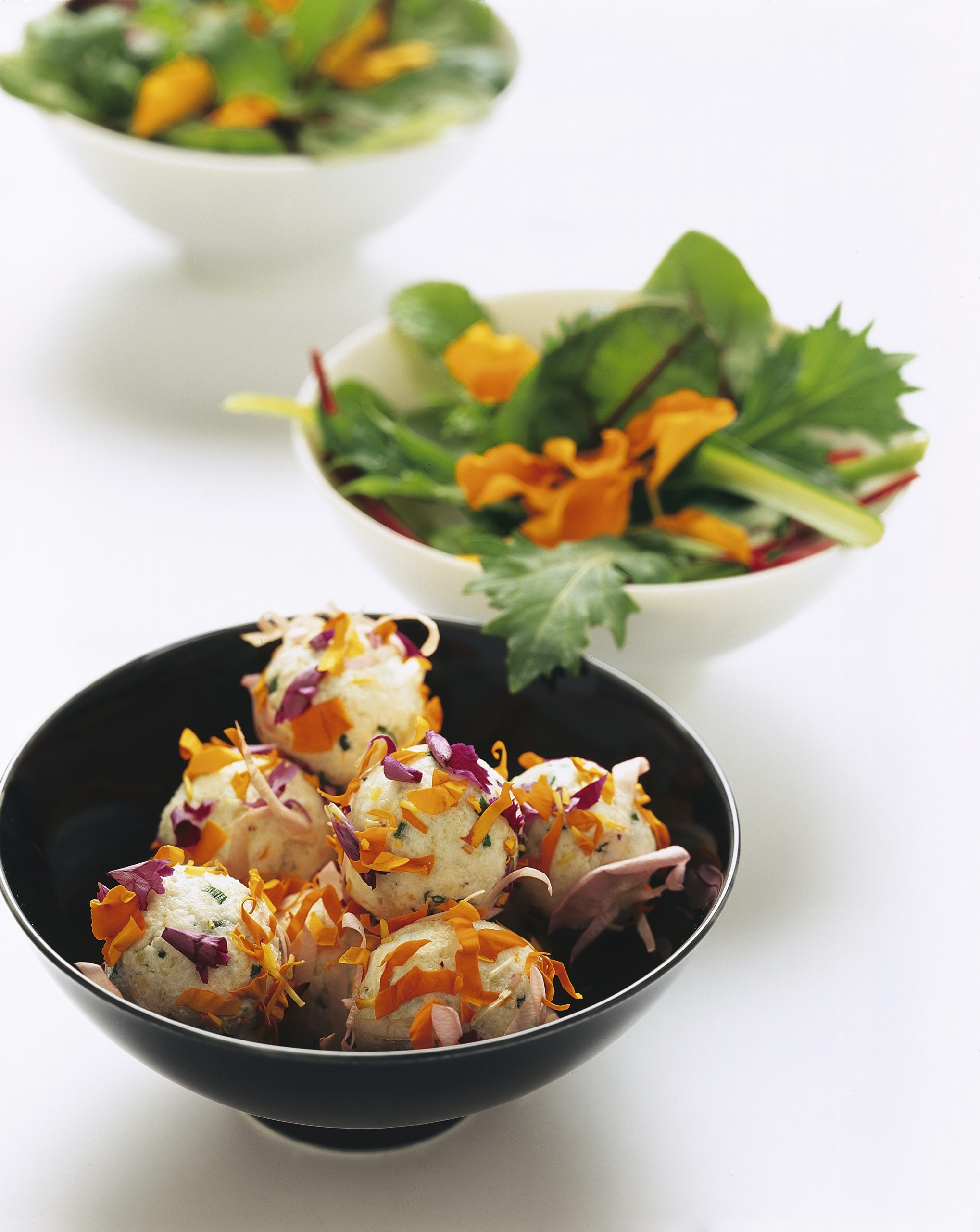 Boulettes de fromage frais et salade