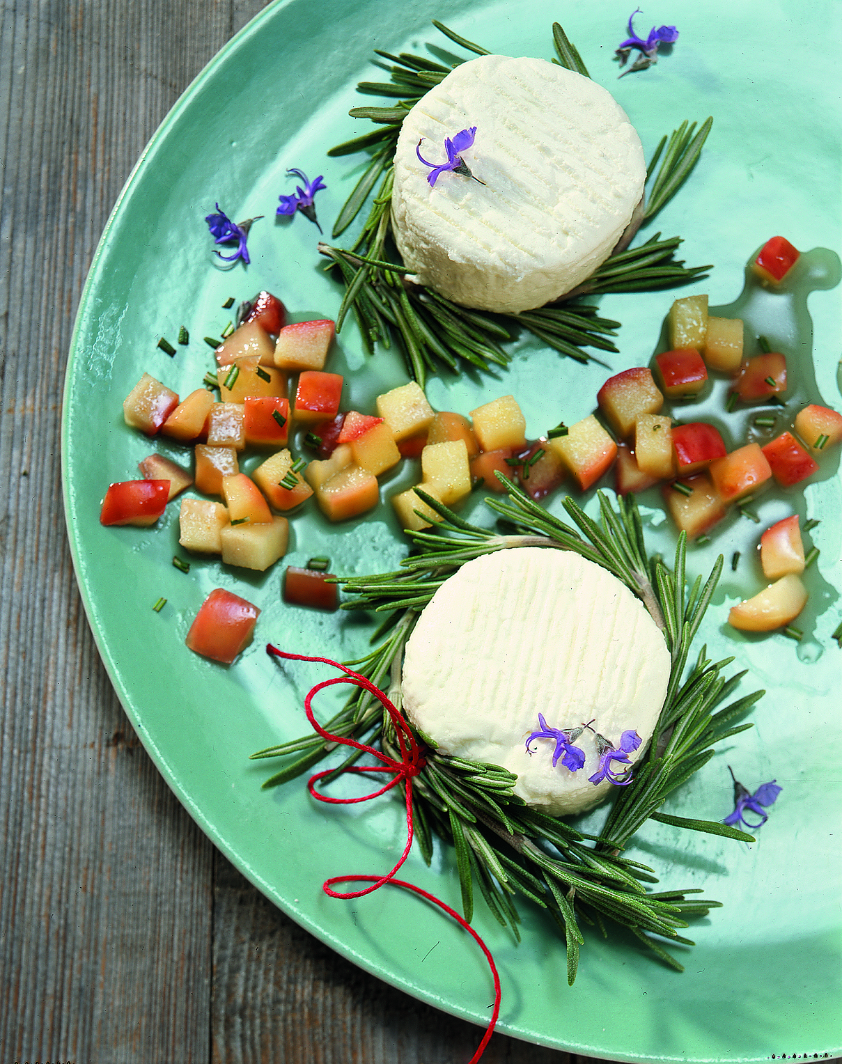 Fromages de chèvre et leur compote aux pommes