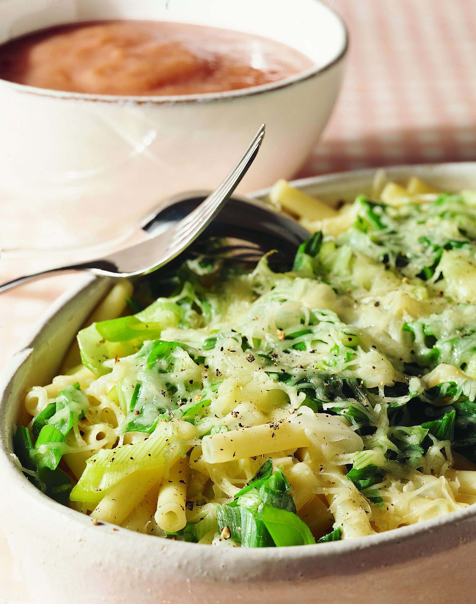 Macaronis du chalet printaniers et compote pommes-rhubarbe