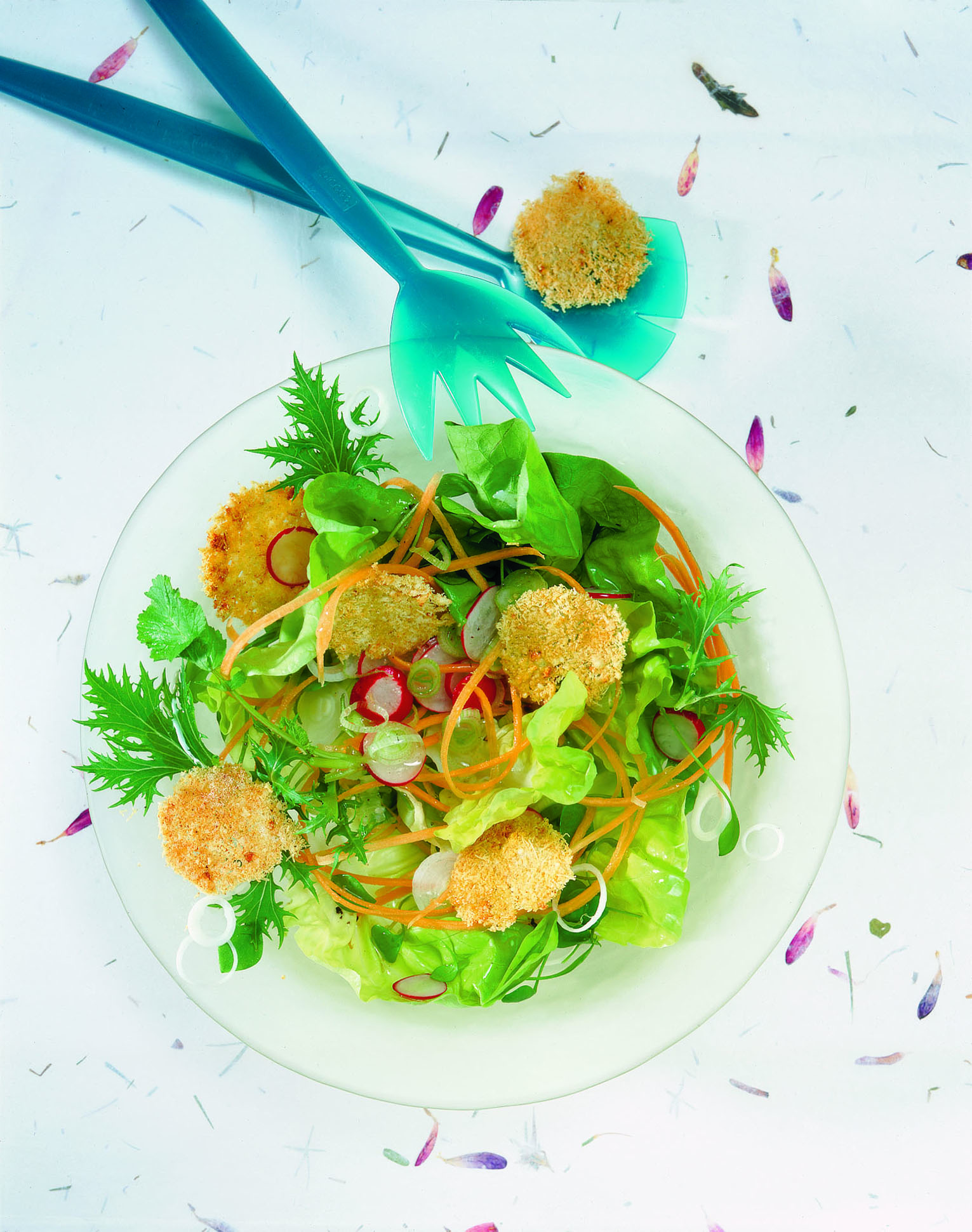 Salade printanière et ses croquants au fromage