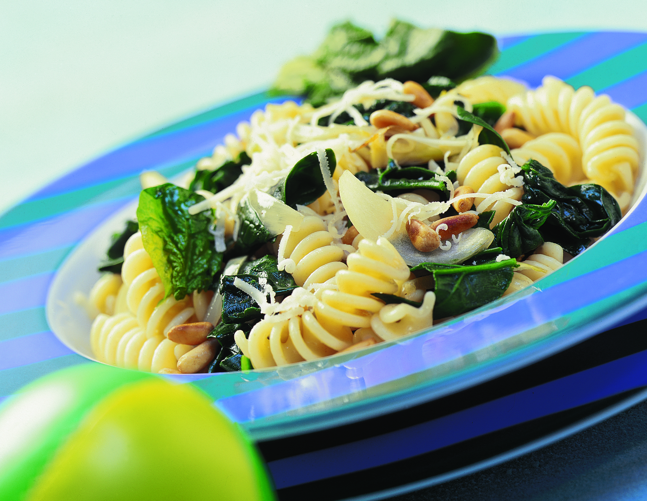 Fusilli aux épinards, aux pignons et au Gruyère