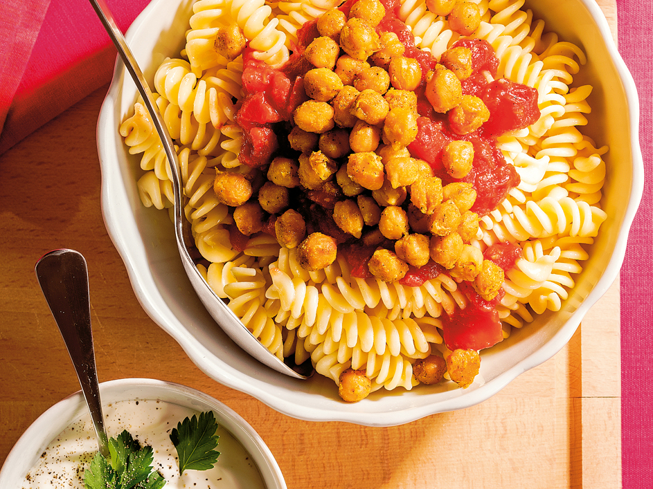Fusilli mit Tomatensauce und Kichererbsen