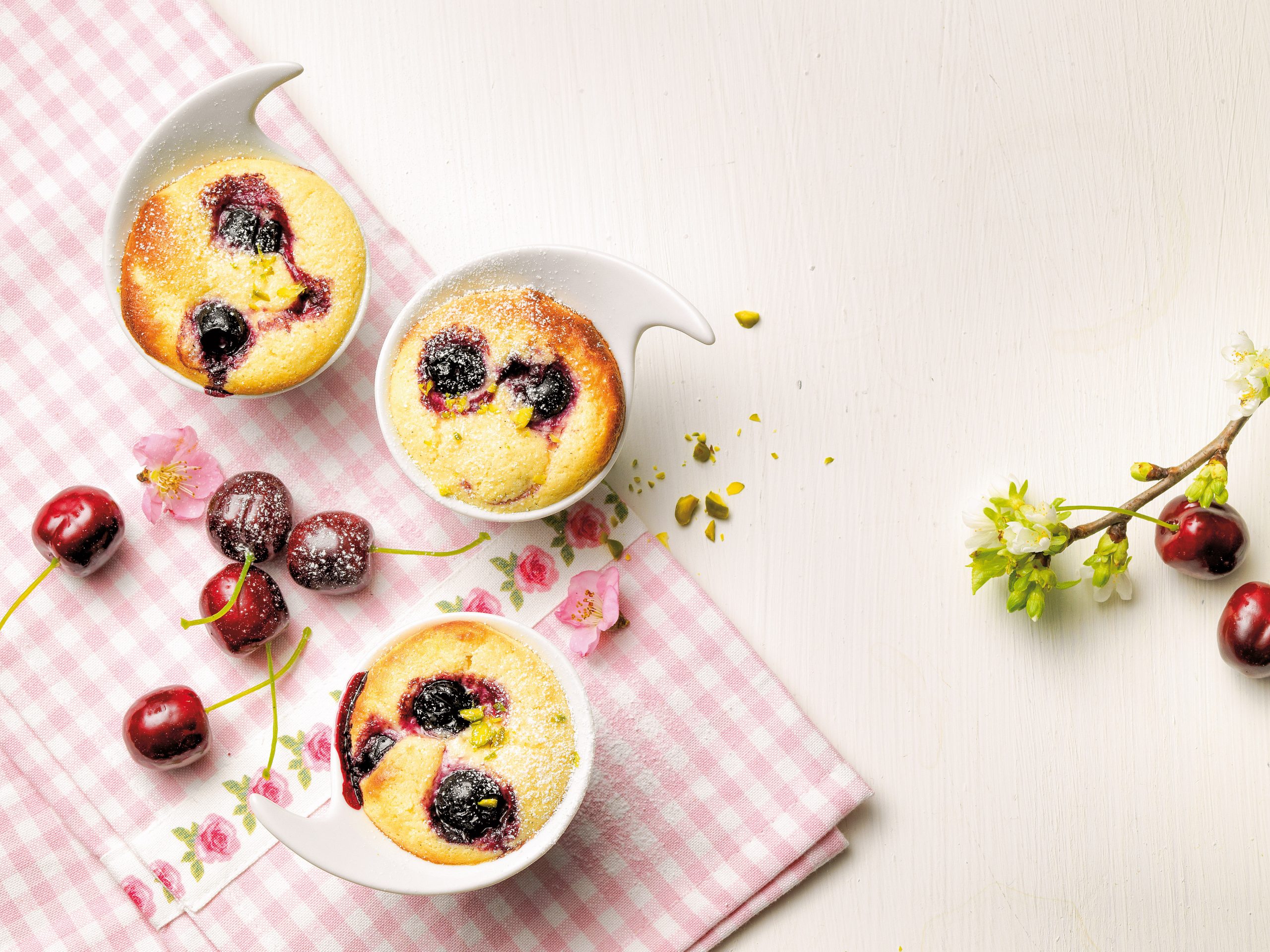 Gebackene Ricotta-Kirschen-Flans