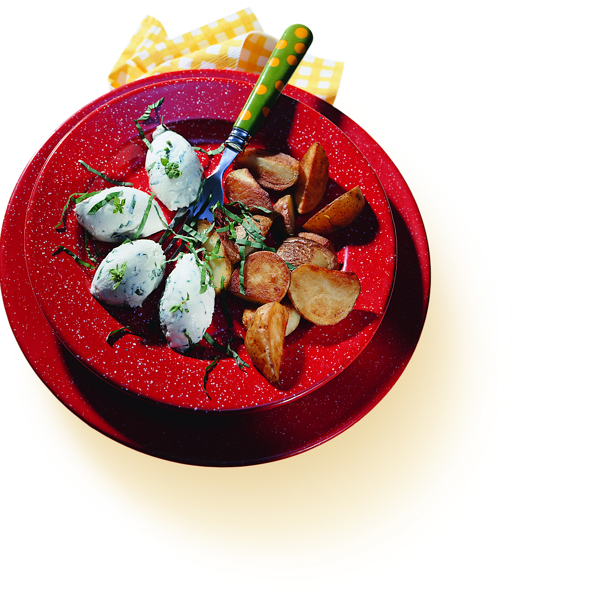 Pommes de terre nouvelles avec fromage frais au basilic