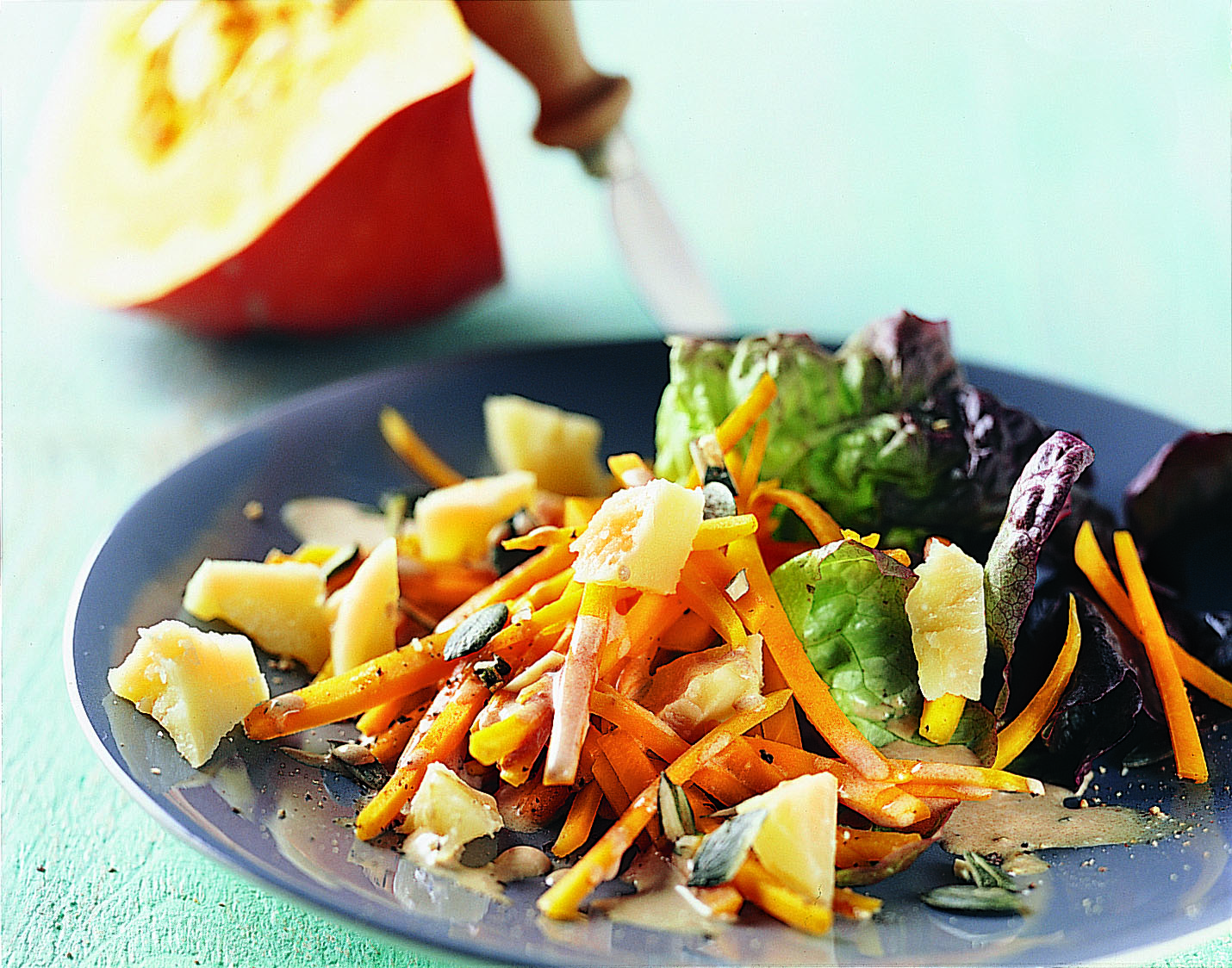 Salade de courge rôtie au sbrinz sauce Amaretto