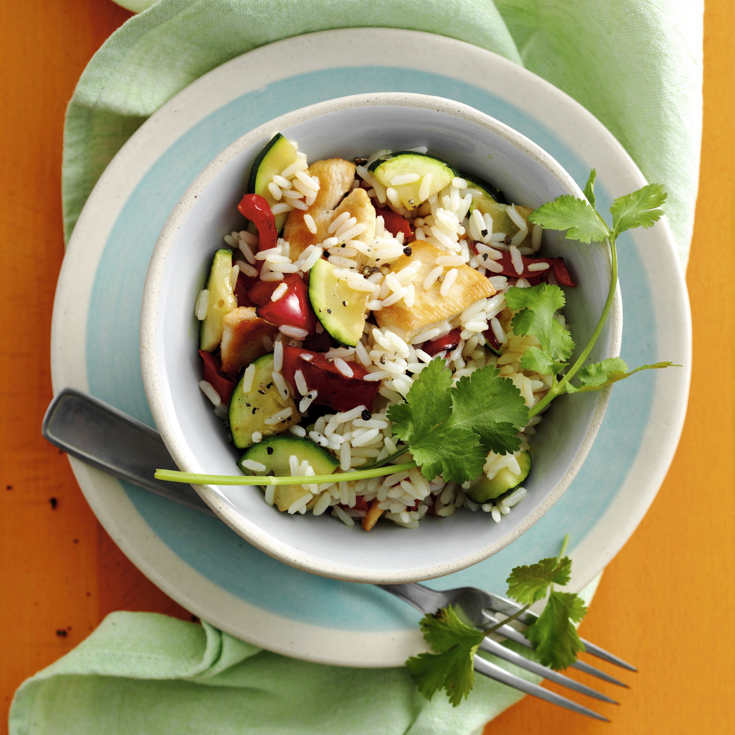 Gebratener Poulet-Reis-Salat