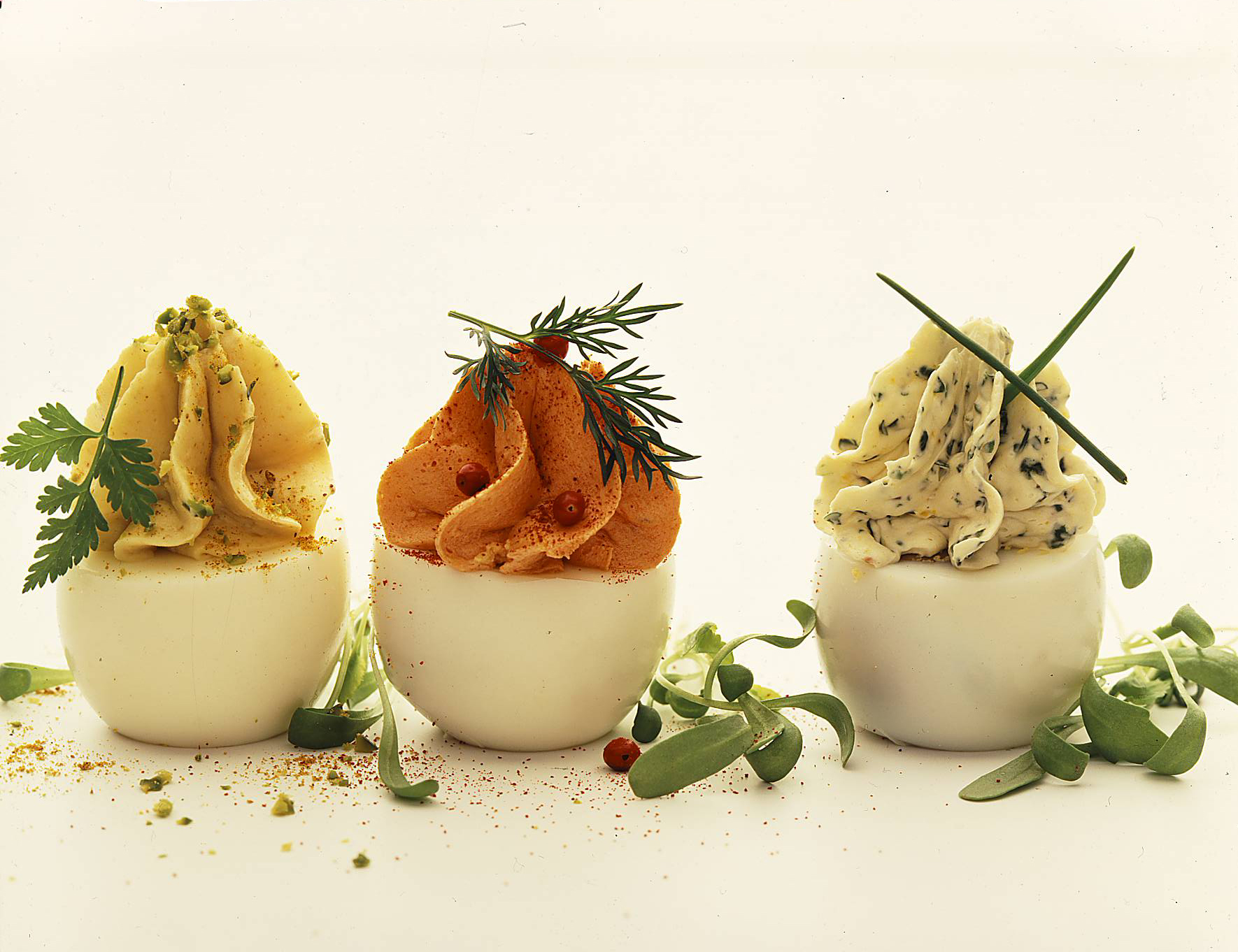 Gefüllte Eier mit Sardellen-Butter