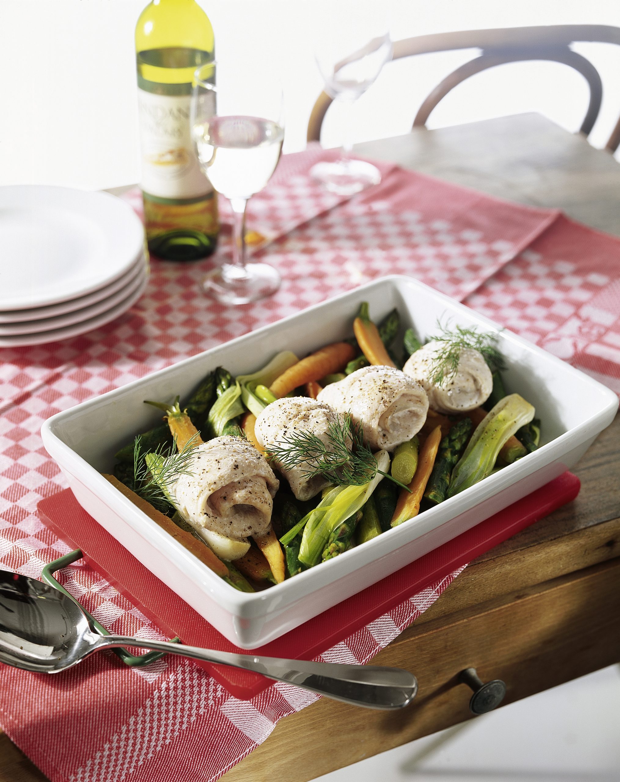 Filets de poisson farcis sur lit de légumes