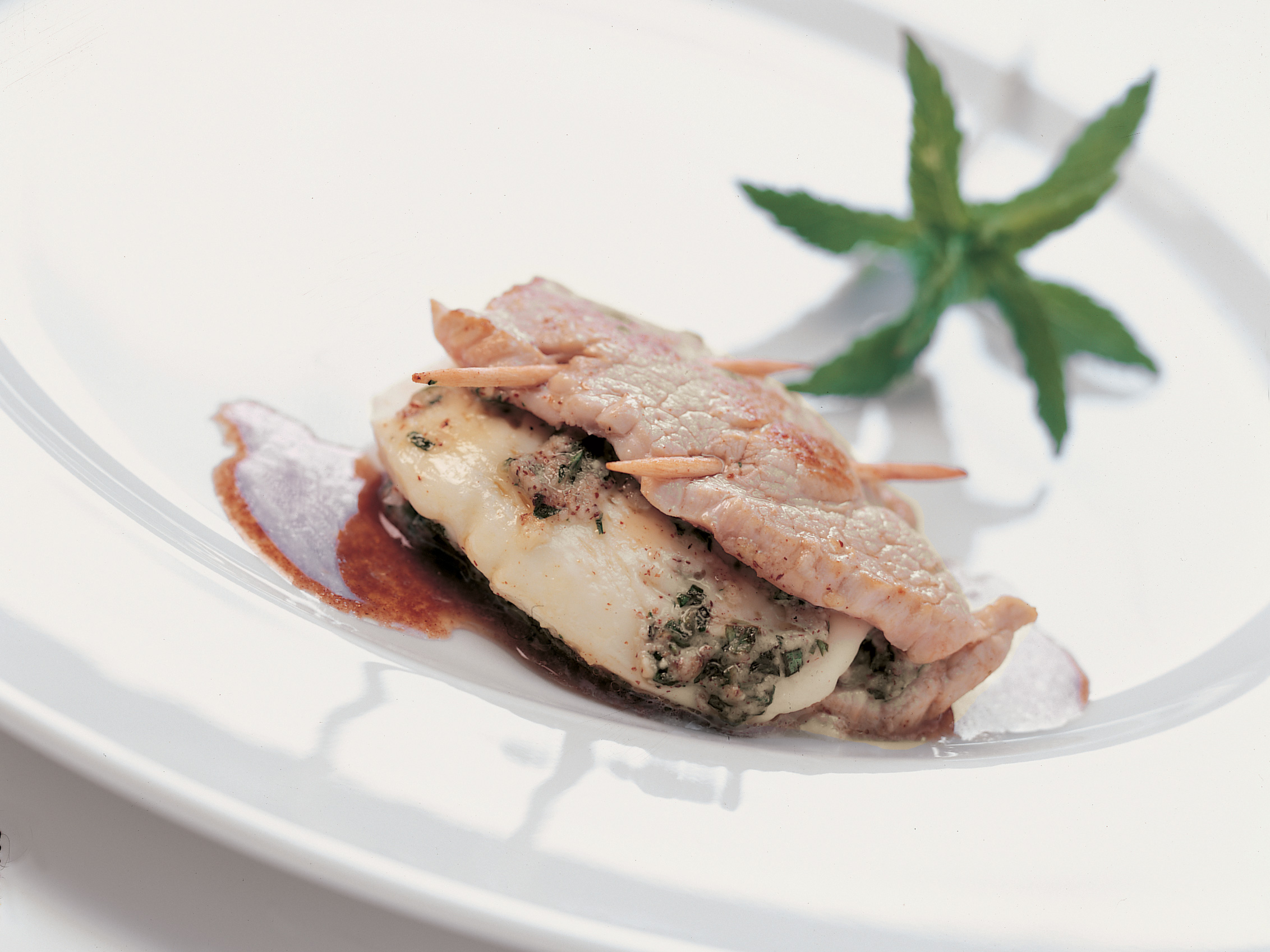 Escalopes de veau farcies à la mozzarella et au pesto de noisettes