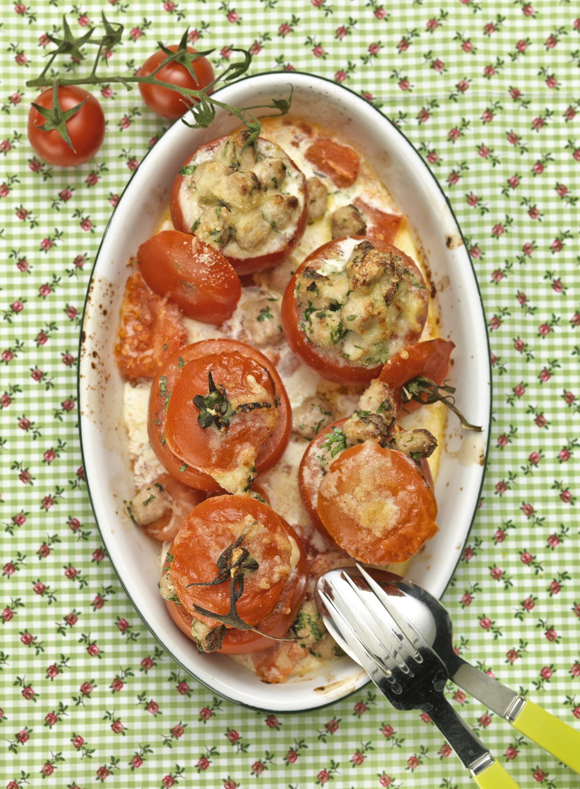 Gefüllte Tomaten mit Brätkügeli