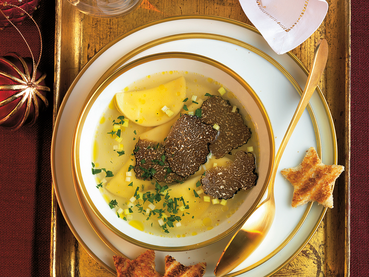 Gemüsebouillon mit Trüffelhalbmonden