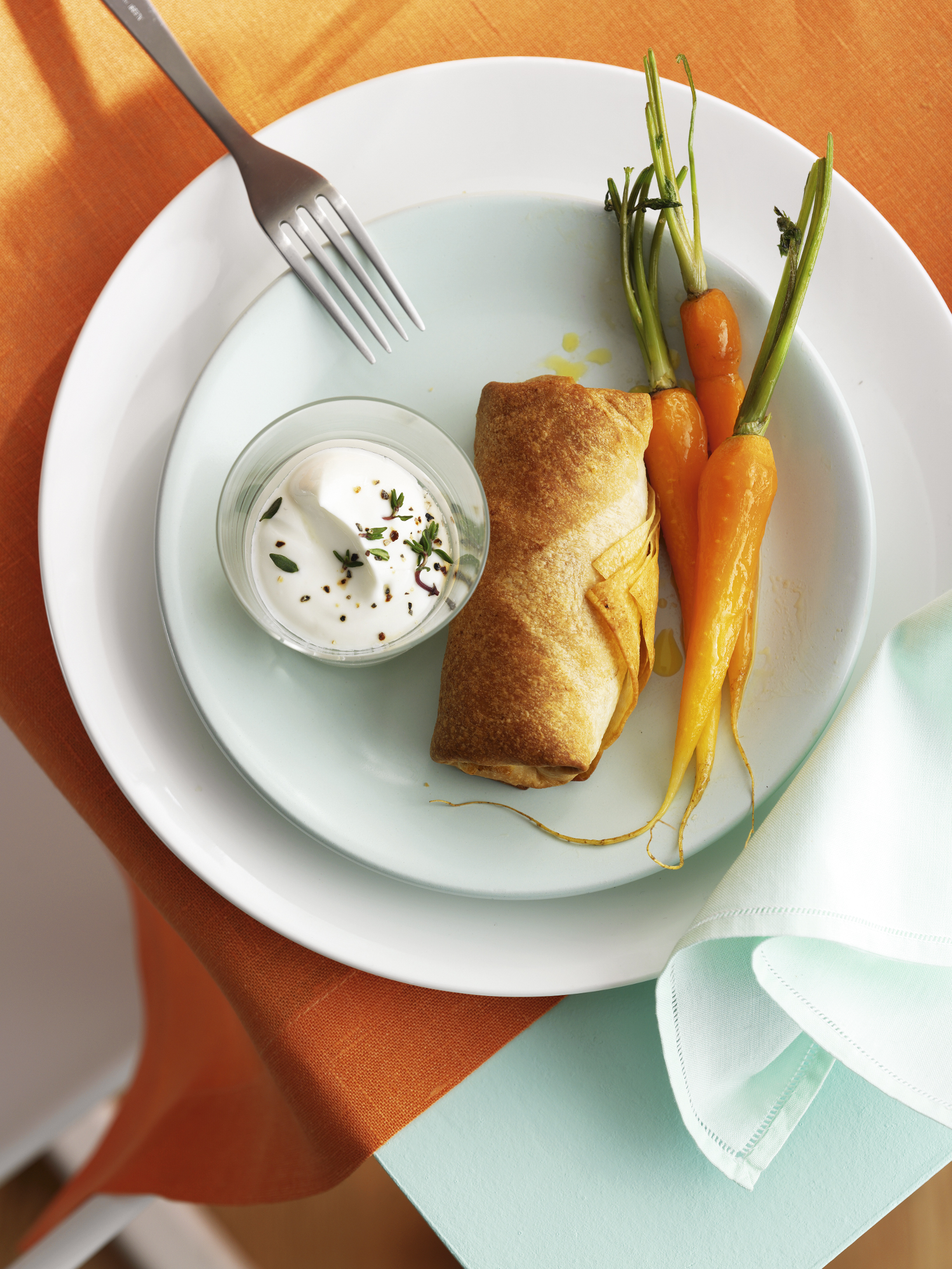 Gemüserollen mit Joghurt-Kräutersauce