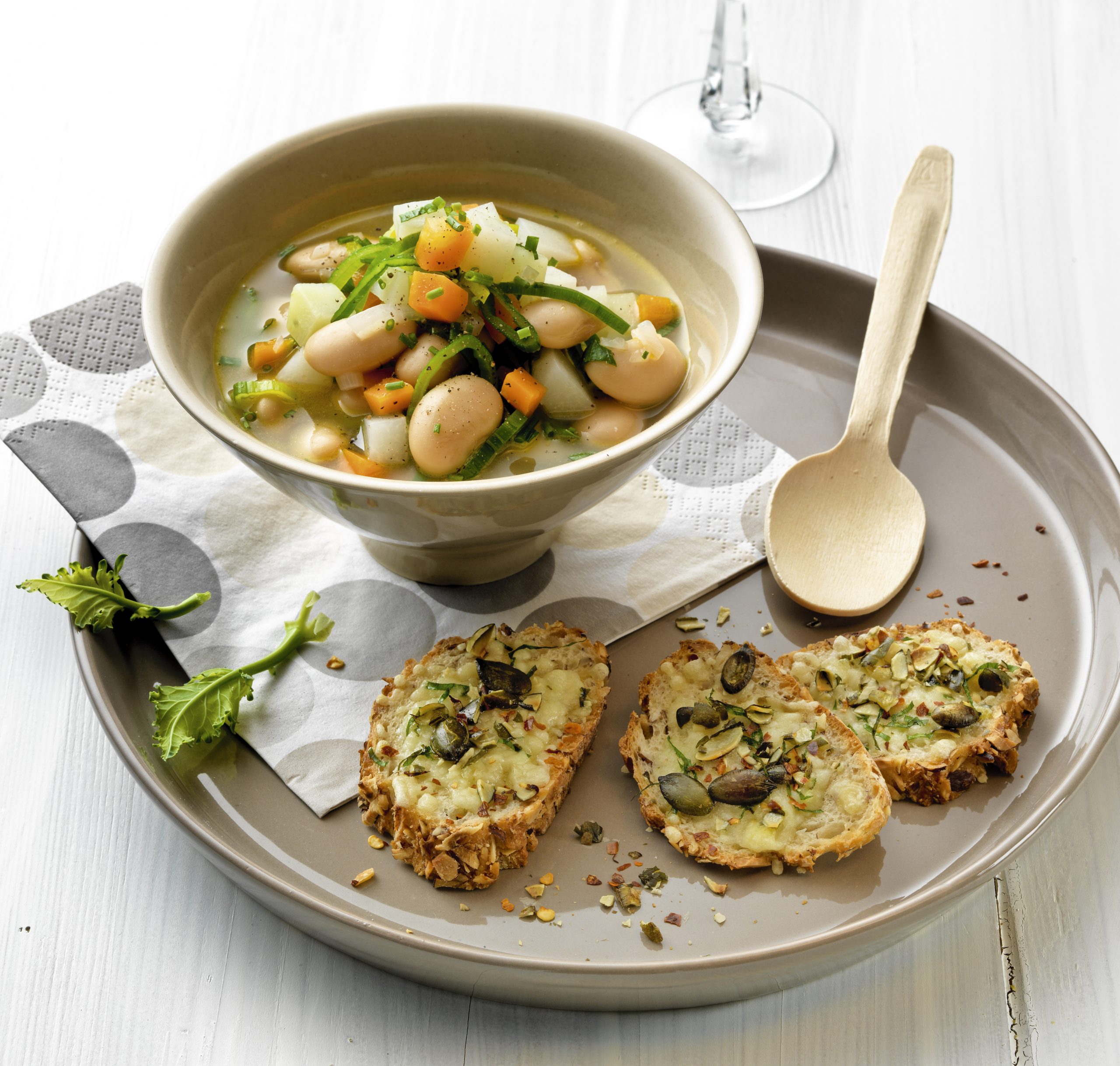 Potage de légumes aux haricots blancs