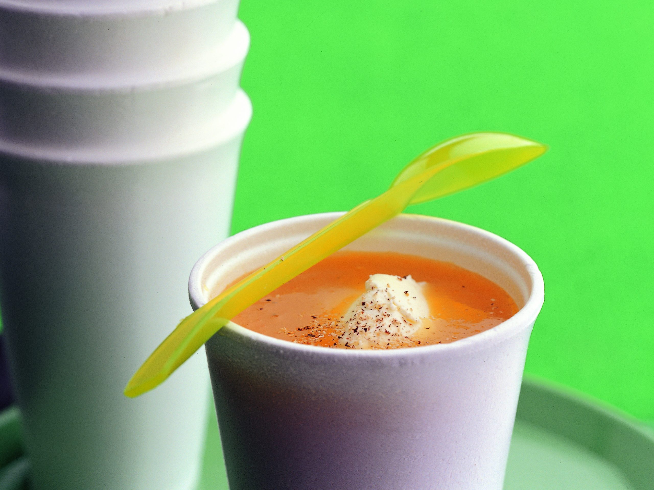 Gemüsesuppe mit Mascarpone-Topping