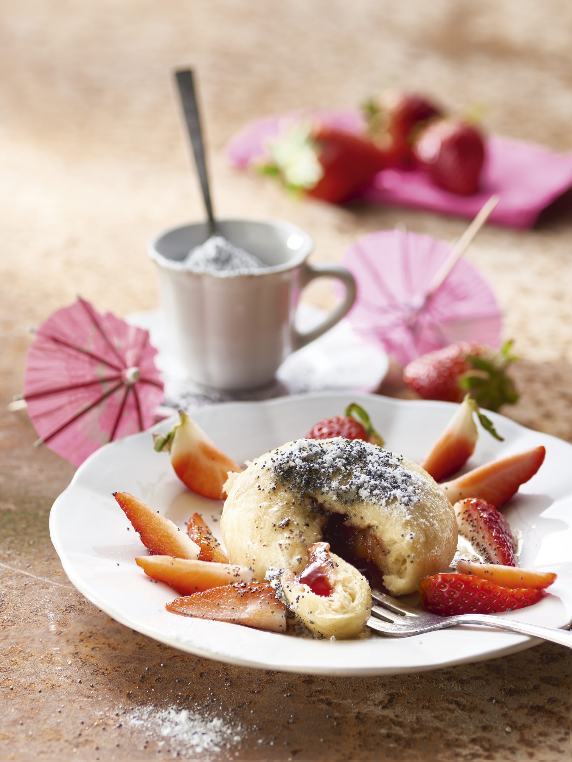 Germknödel mit Erdbeeren