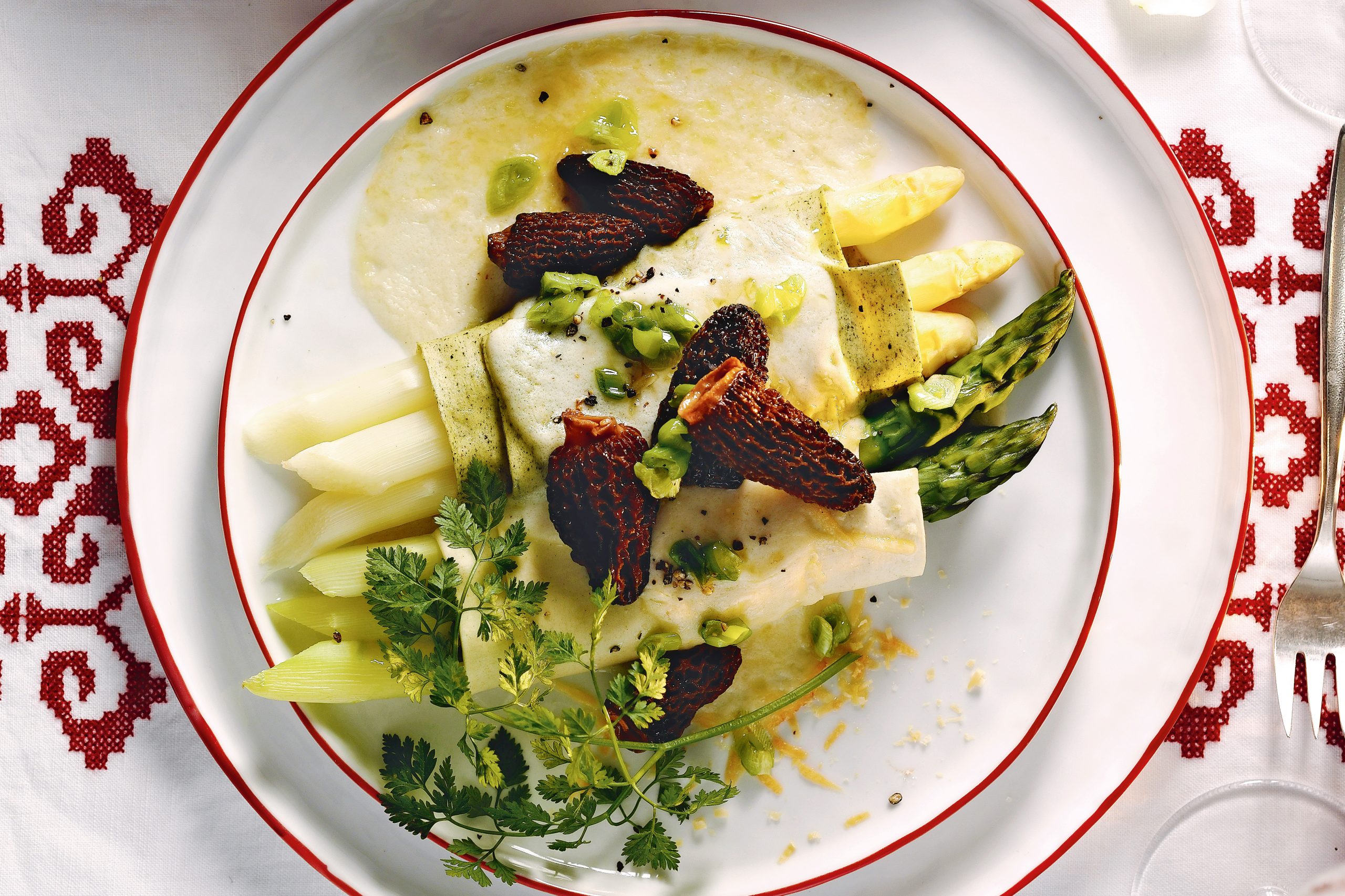 Lasagne roulée aux asperges et ragoût de morilles