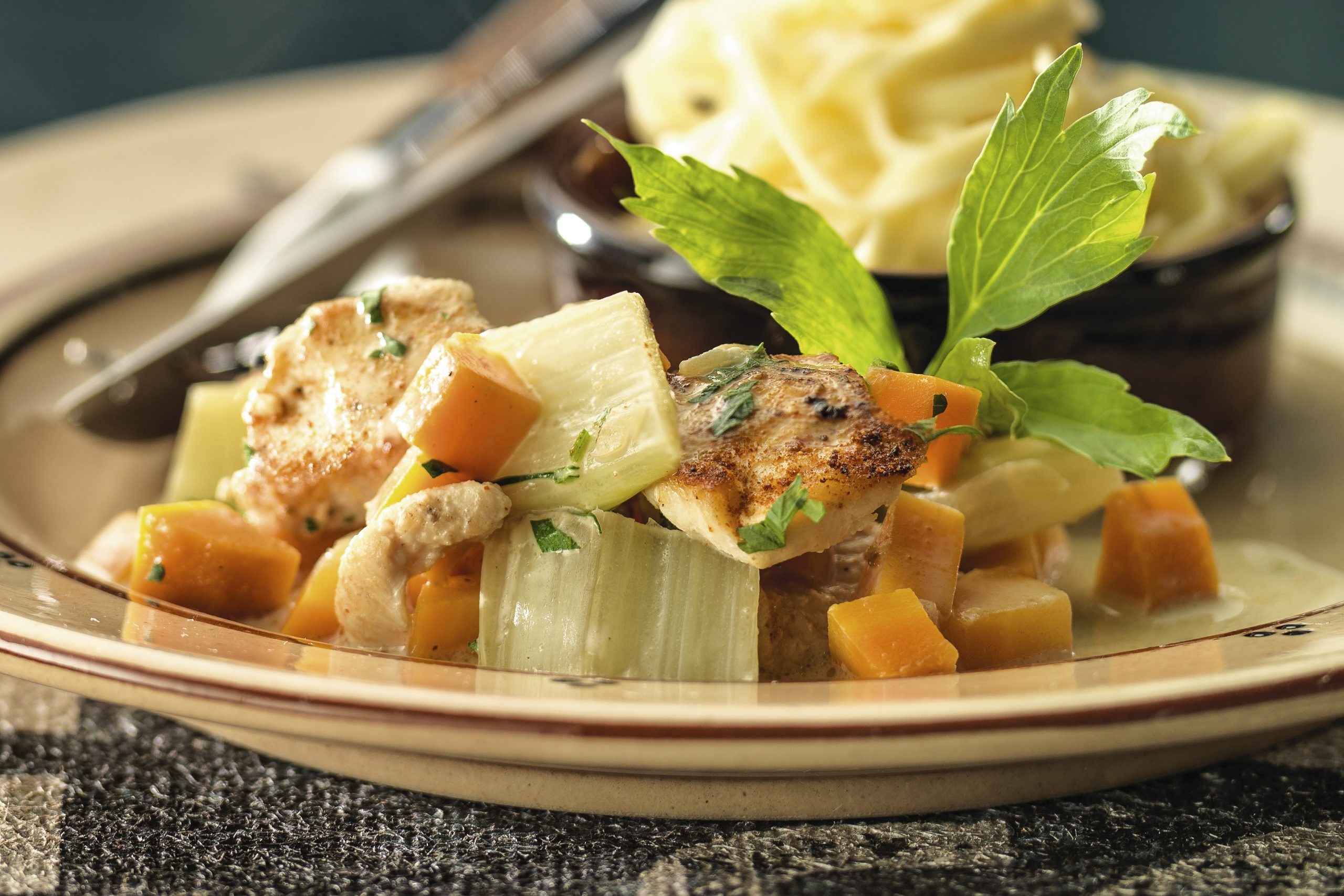 Geschnetzeltes mit Krautstielen und Rüebli (Low Carb)