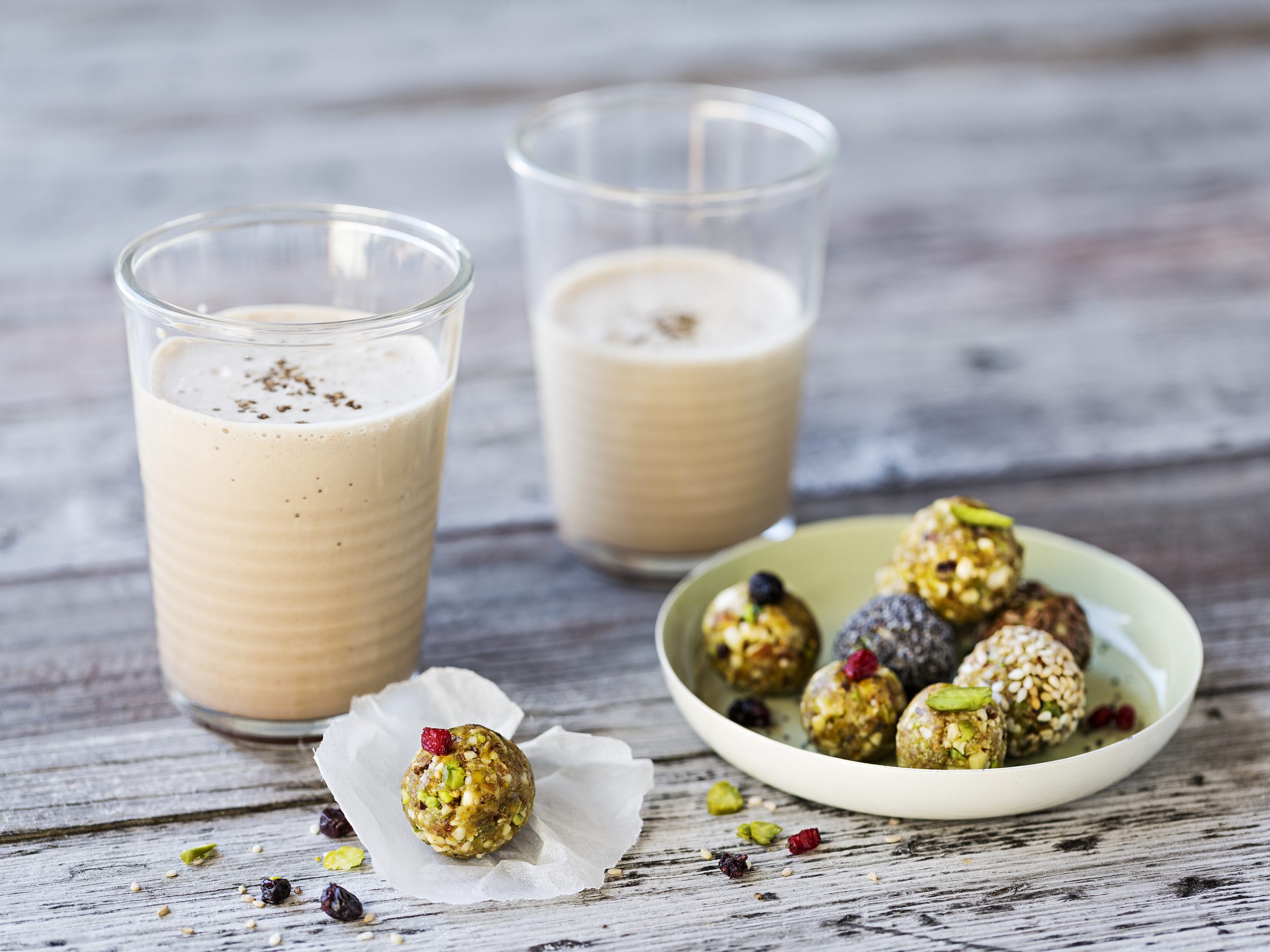 Café glacé aux épices et energy balls