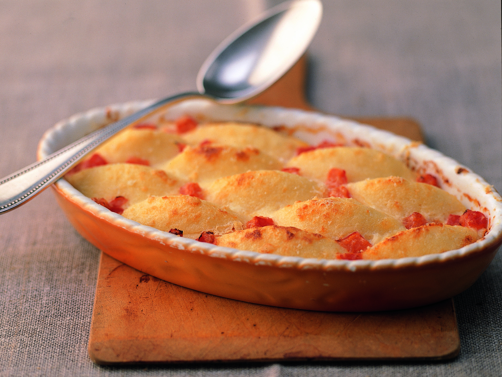 Gratin de gnocchis de semoule à la tomate et au sbrinz