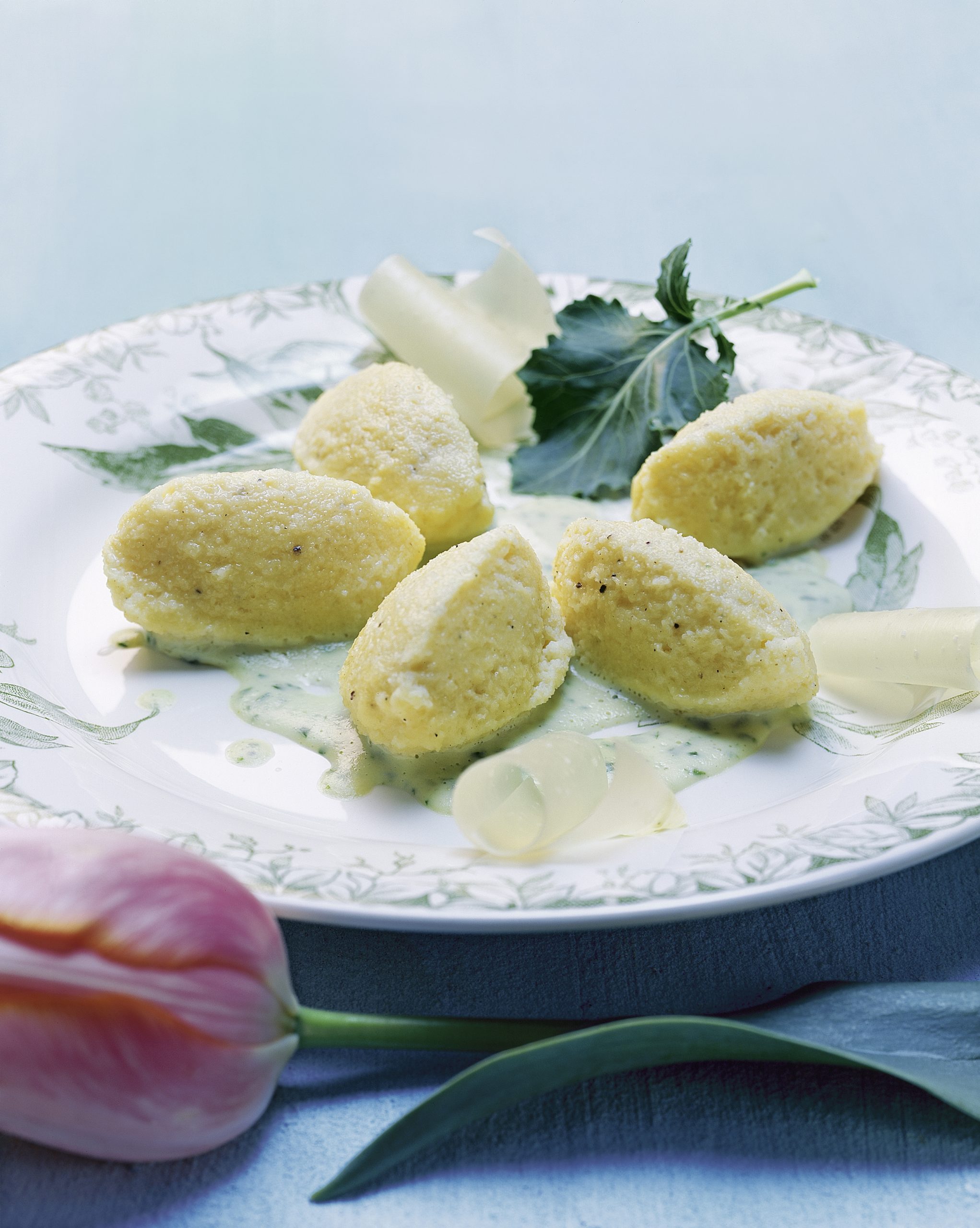 Griess-Gnocchi an Kohlrabi-Bärlauch-Sauce