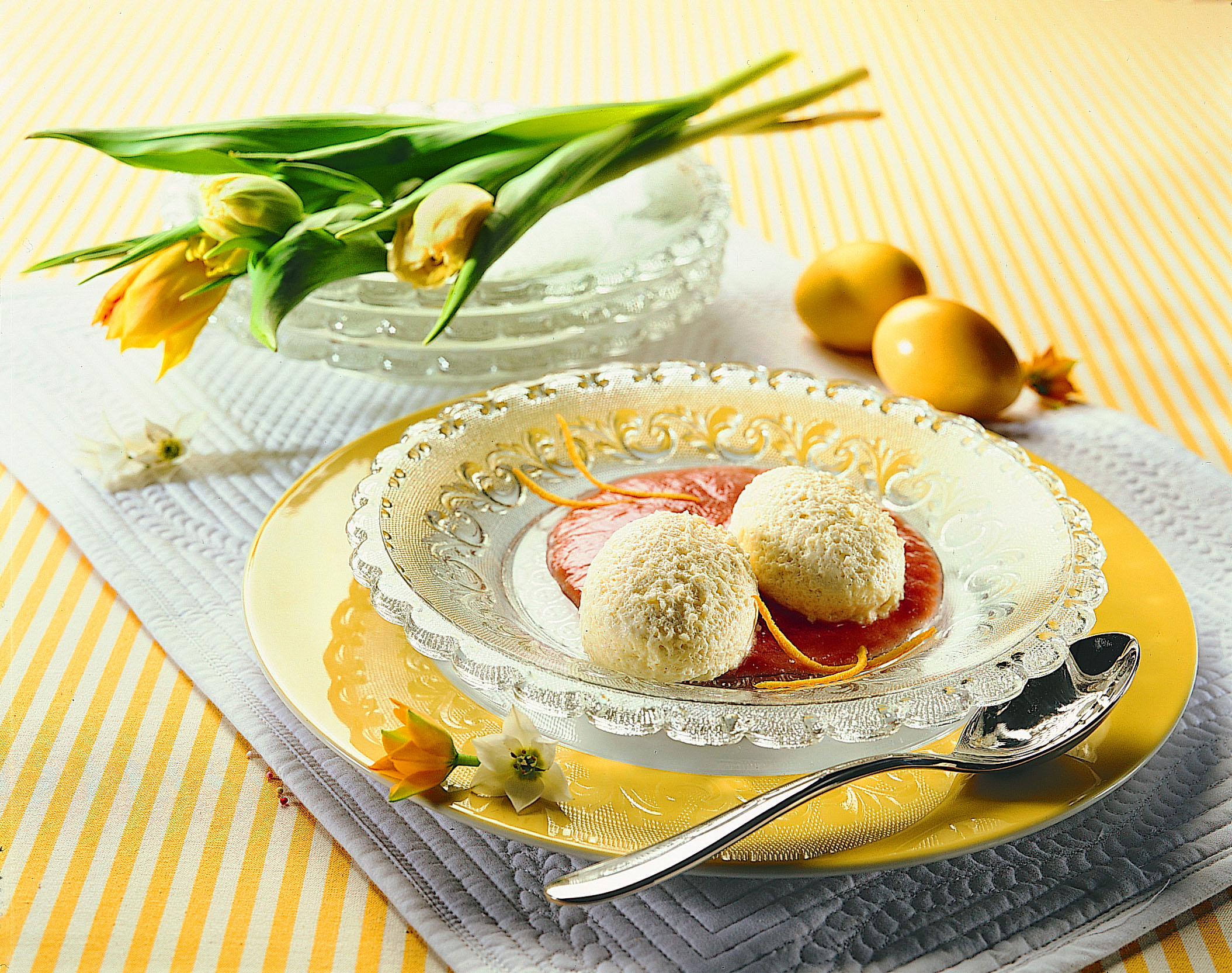 Mousse de semoule, sauce rhubarbe