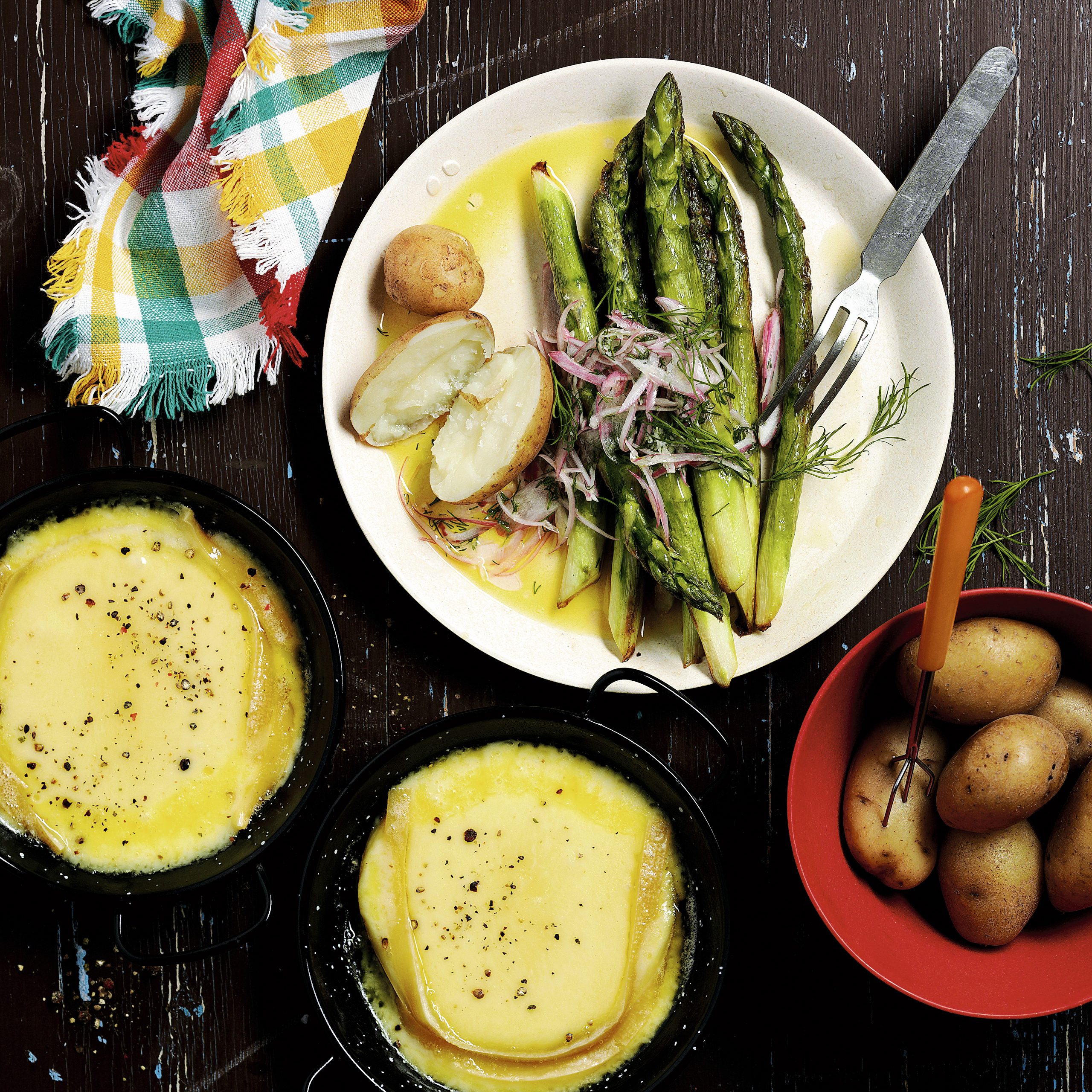 Grill-Raclette mit Spargelsalat