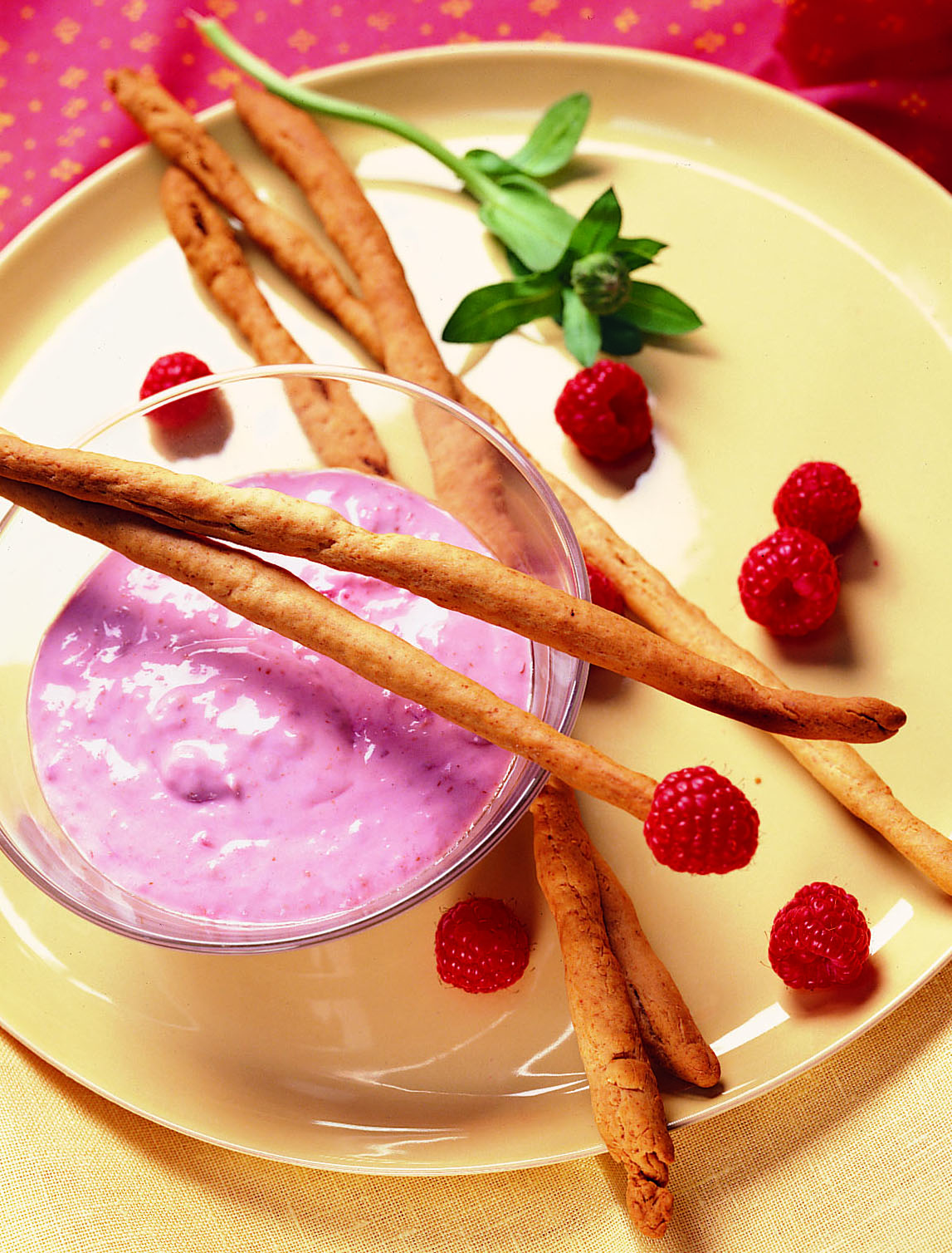 Grissini mit Himbeerquark