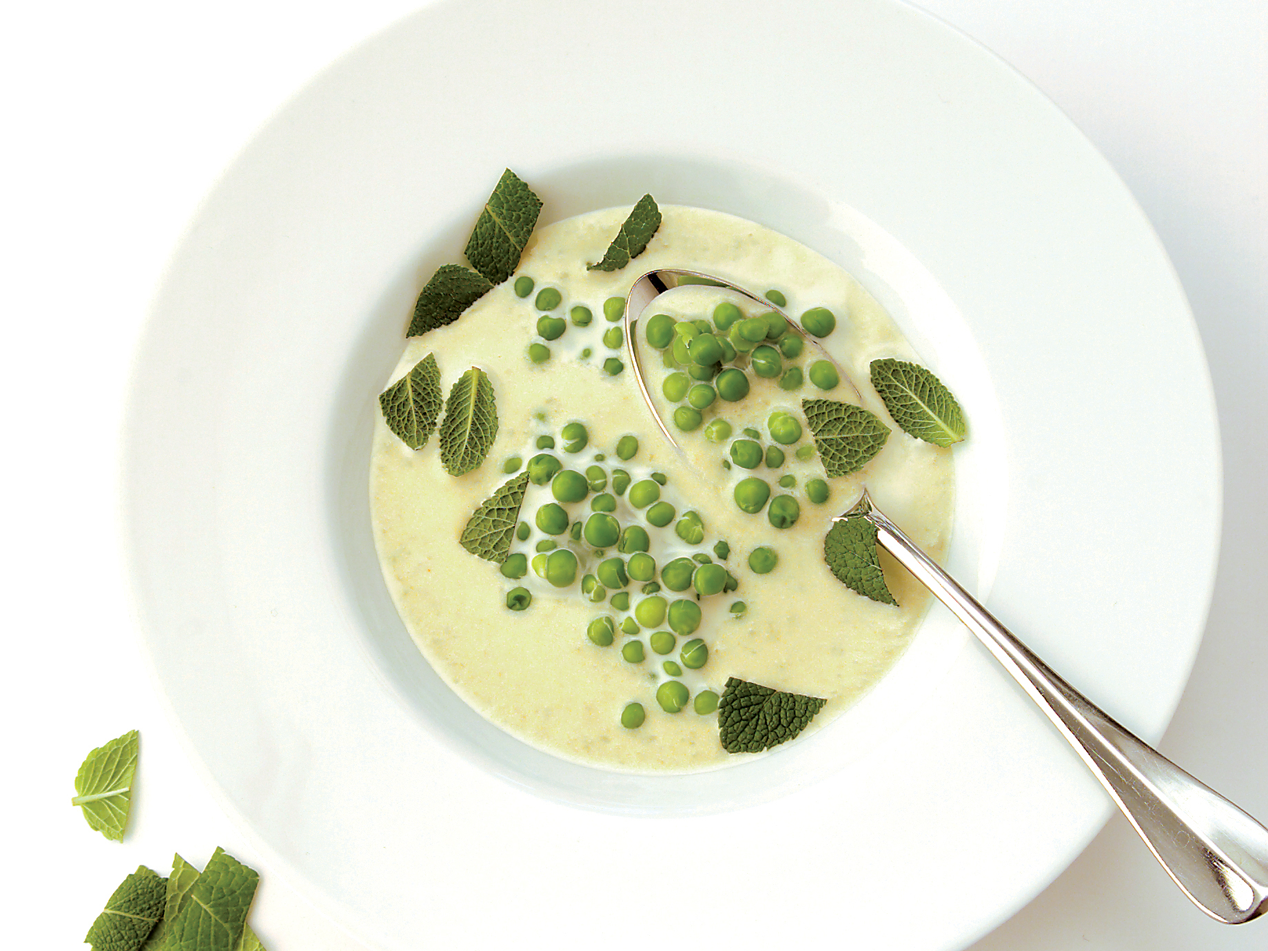 Crème de petits pois parfumée à la menthe