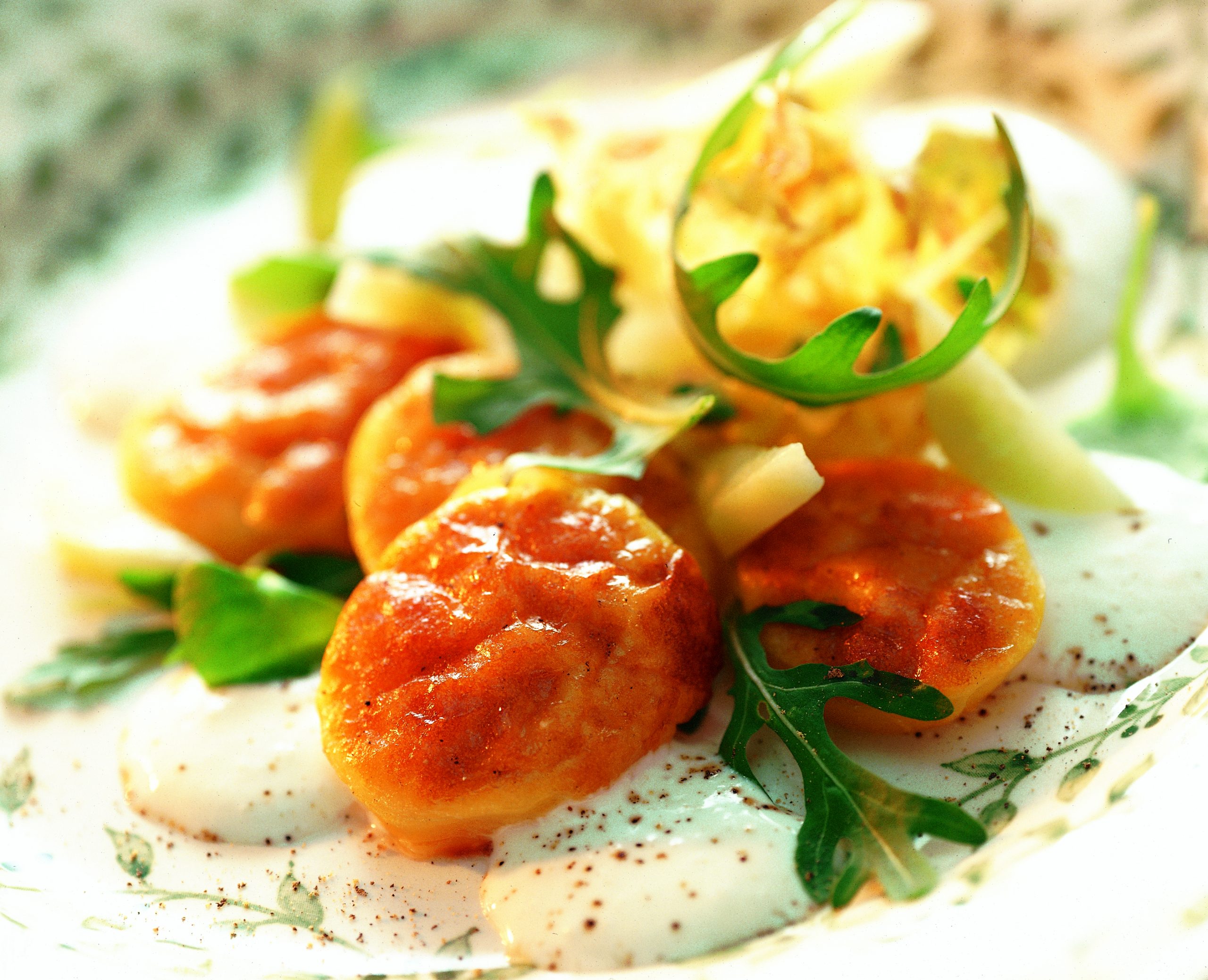 Pommes de terre gratinées au Gruyère et salade à la sauce au yogourt