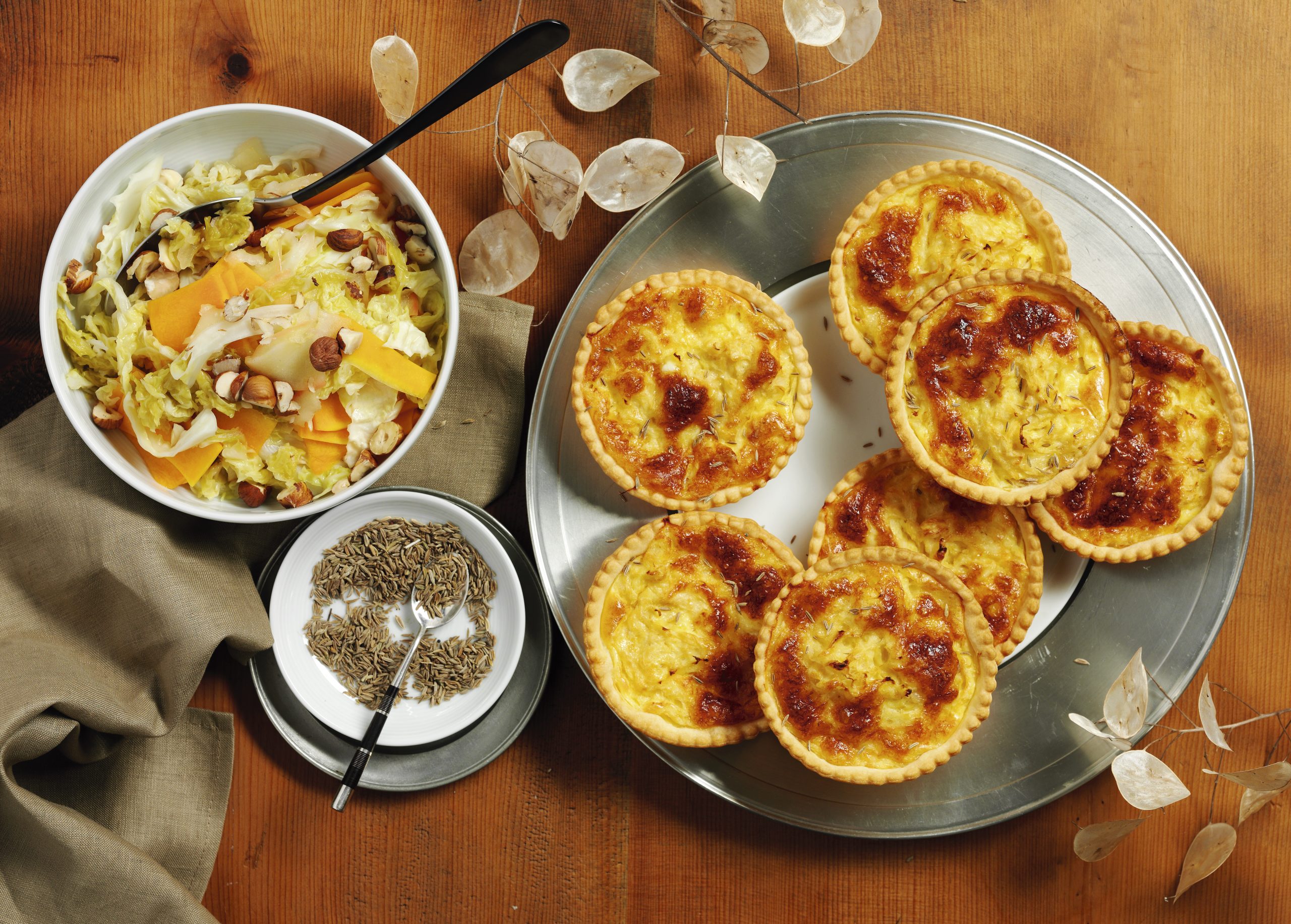 Gruyère-Sauerkraut-Tartelettes mit Herbstgemüse