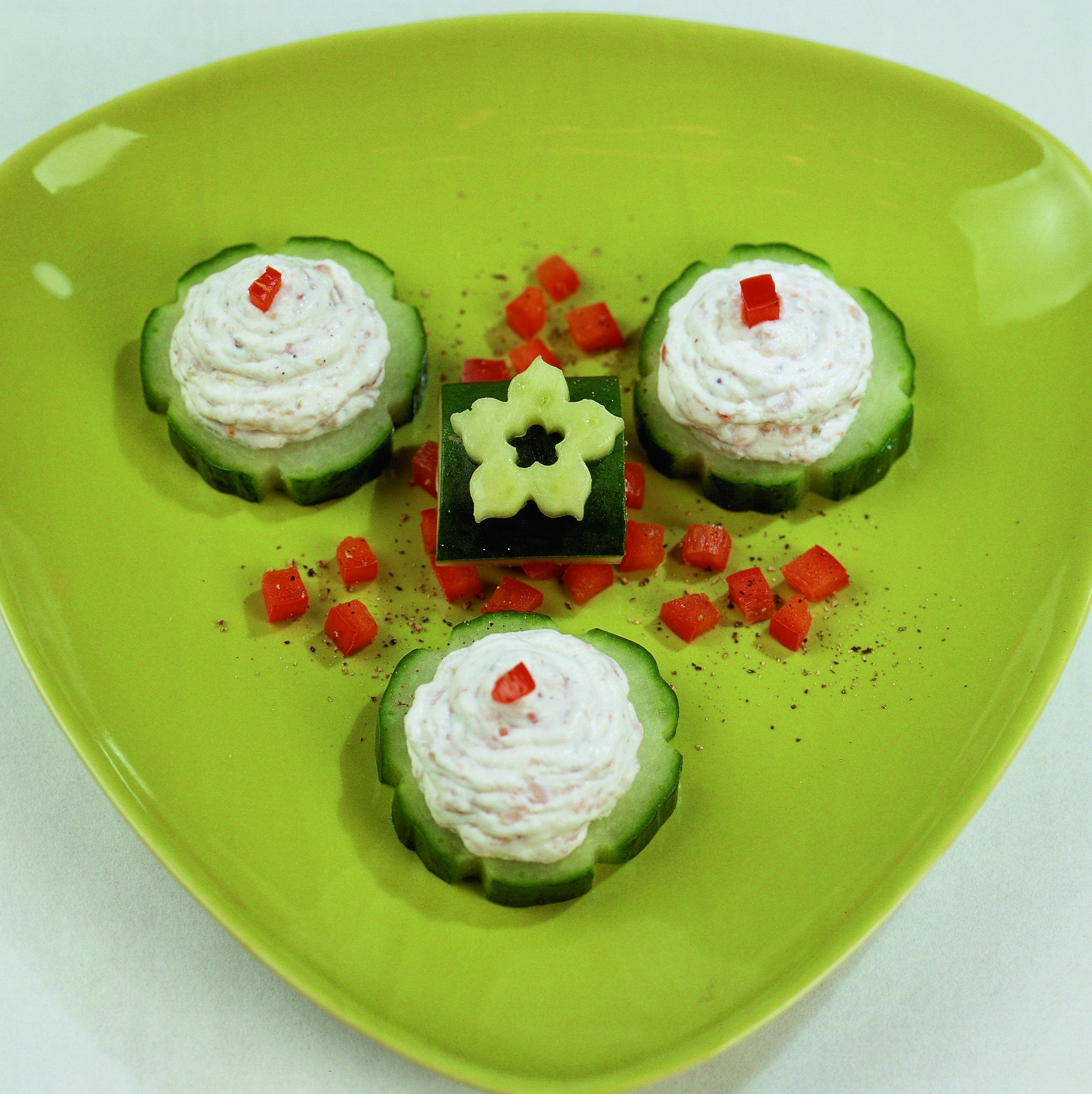Mini-canapés de concombre à la ricotta