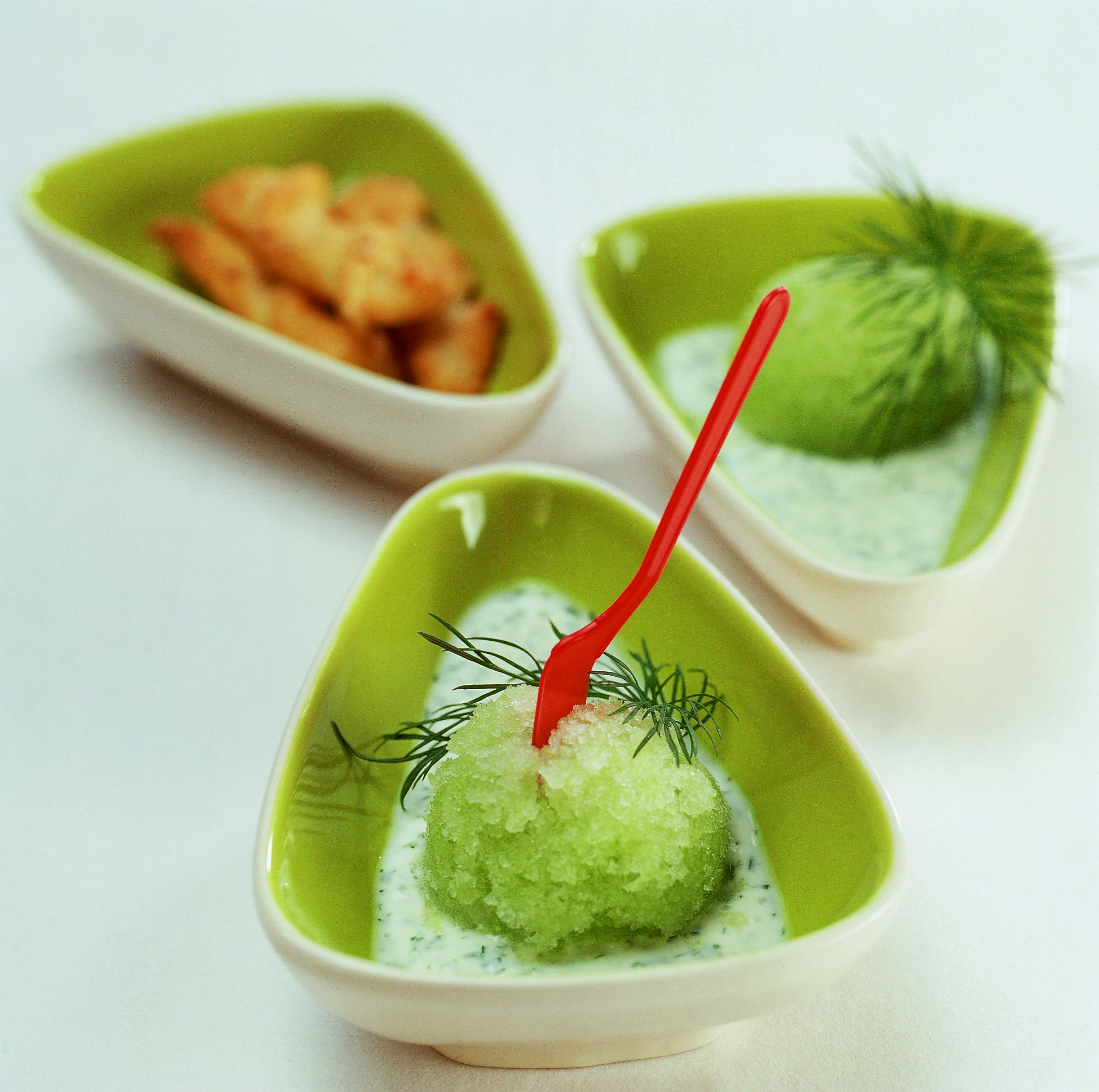 Gurkensorbet mit Dill-Joghurt