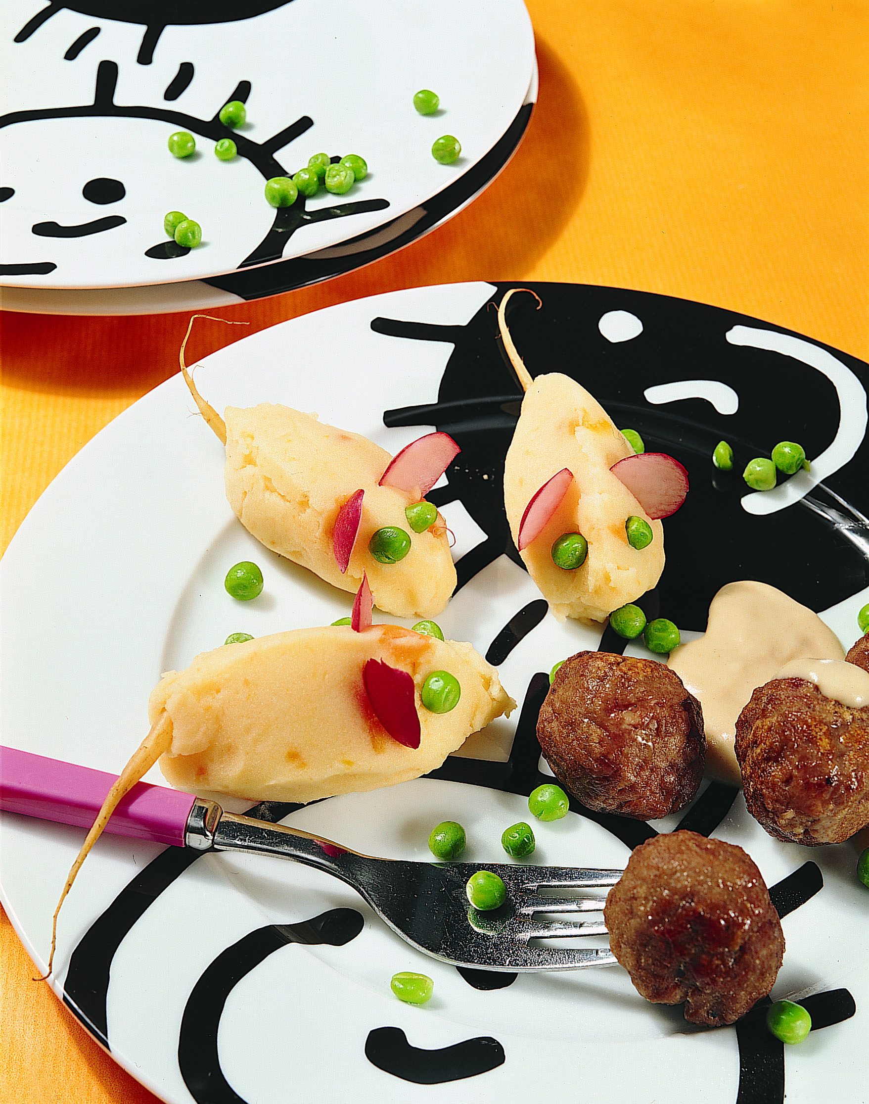 Hackfleischkugeln mit Kartoffelstock und Gemüse