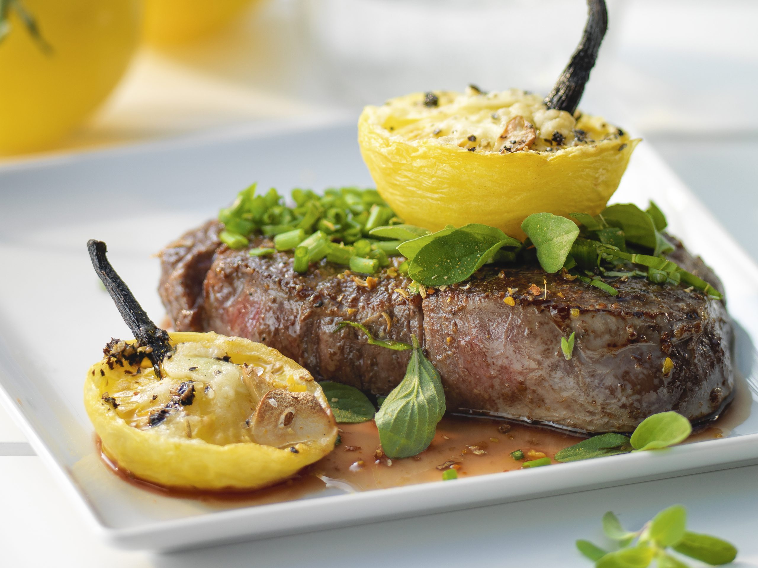 Halbkandierte Tomaten auf Kräuter-Rindsfilet