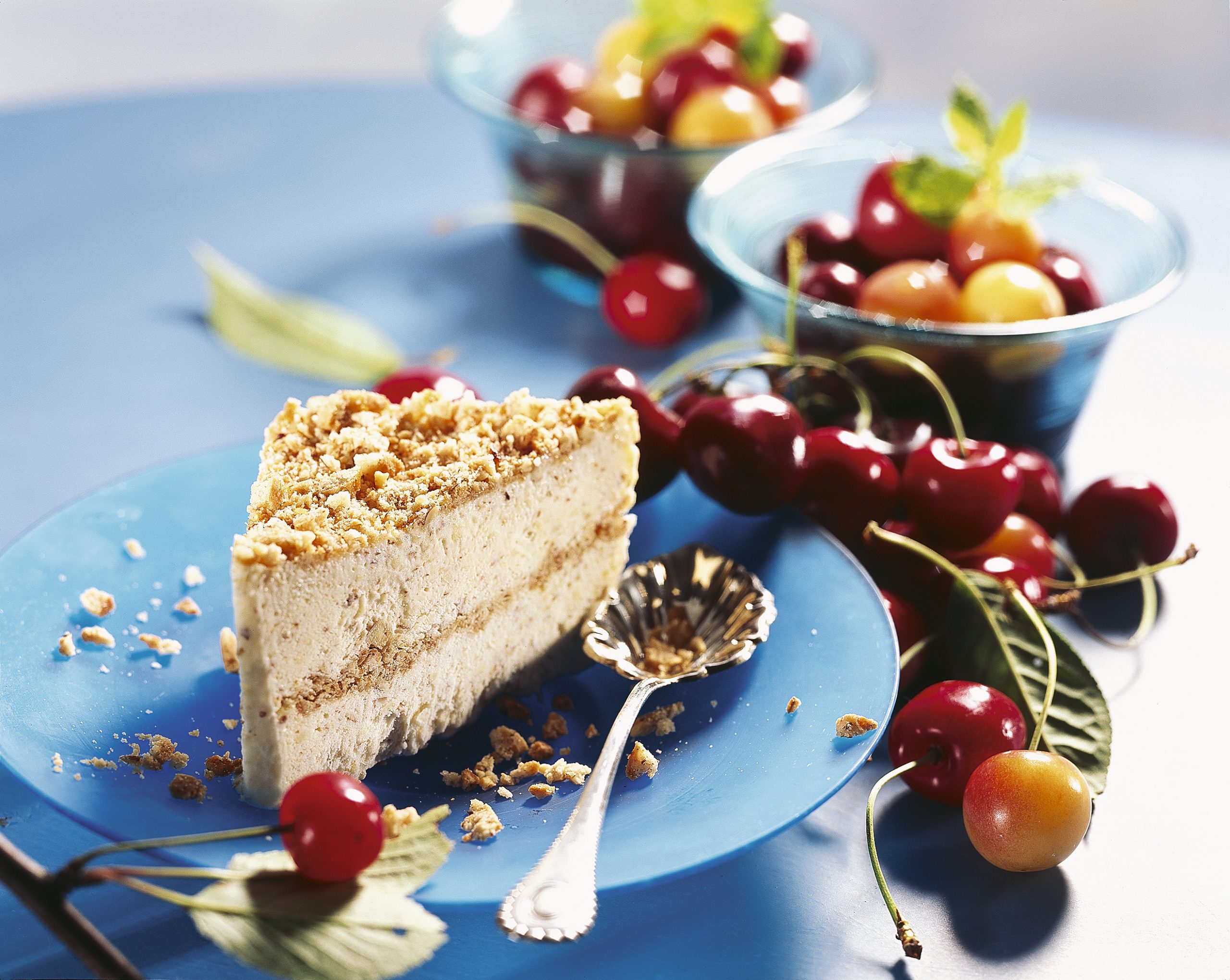 Parfait aux noisettes et compote de cerises