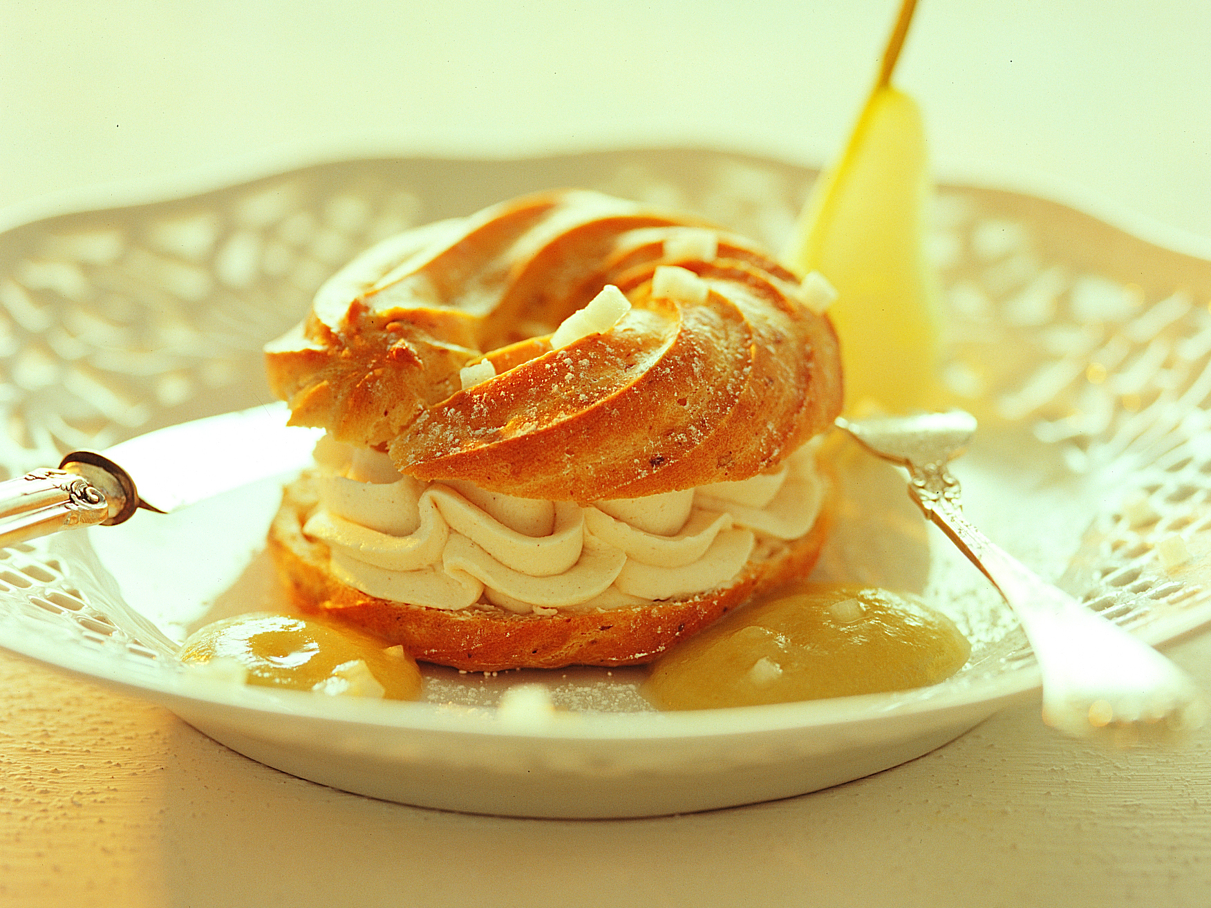 Couronne de noisette au coulis de poire