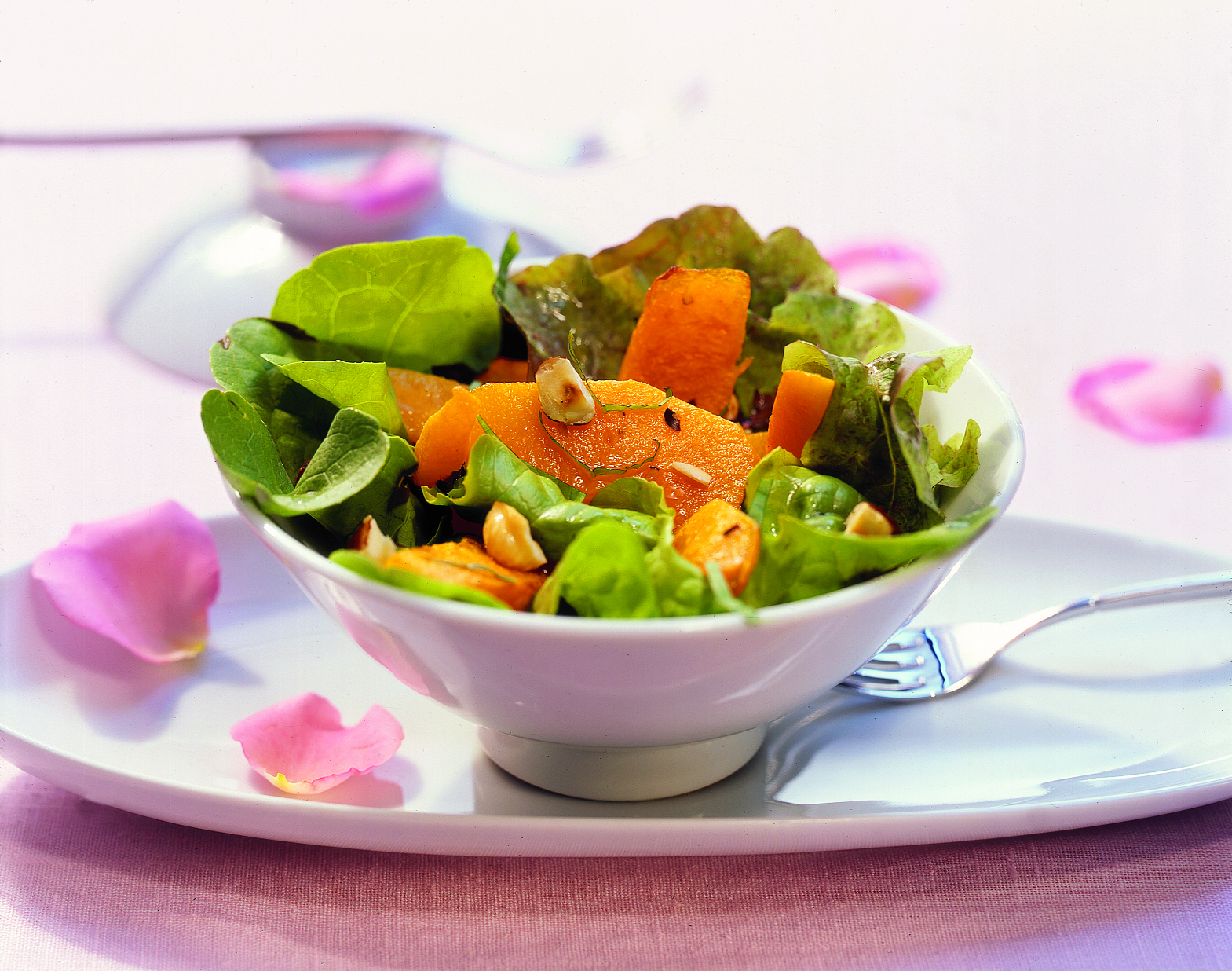 Salade d'arrière-saison à la courge et aux noisettes