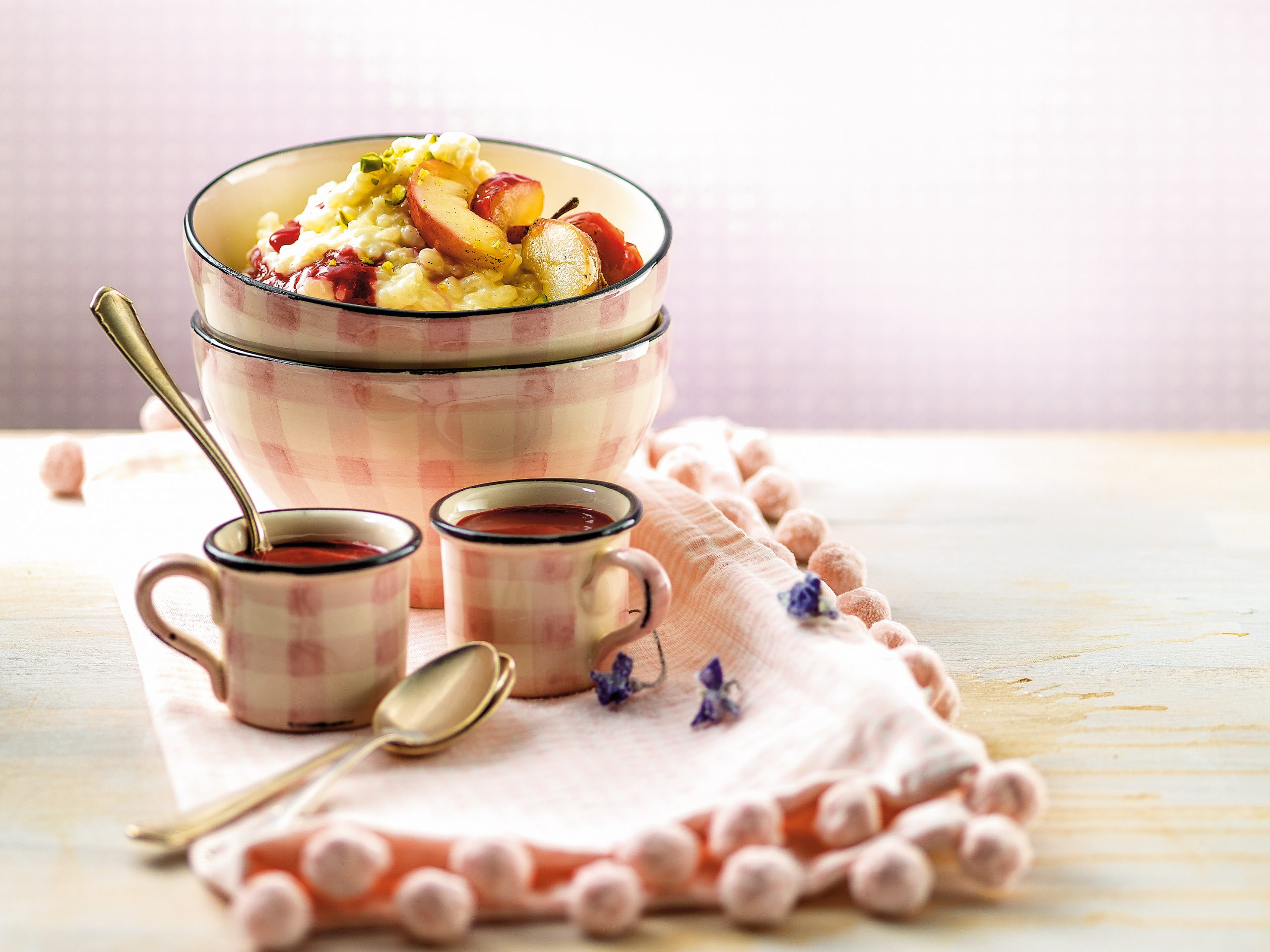 Himbeer-Milchreis mit Vanille-Äpfeln